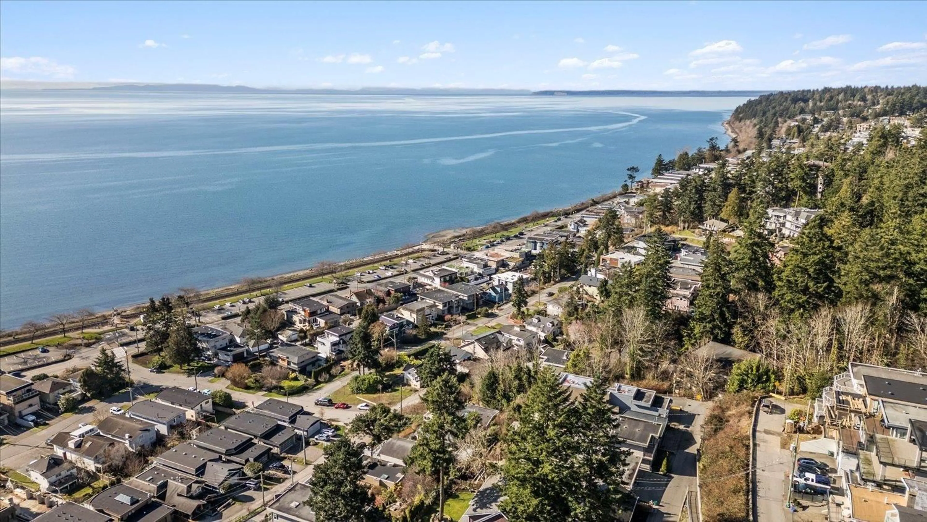 A pic from outside/outdoor area/front of a property/back of a property/a pic from drone, water/lake/river/ocean view for 14667 BEACH AVENUE WEST, White Rock British Columbia V4B2T9