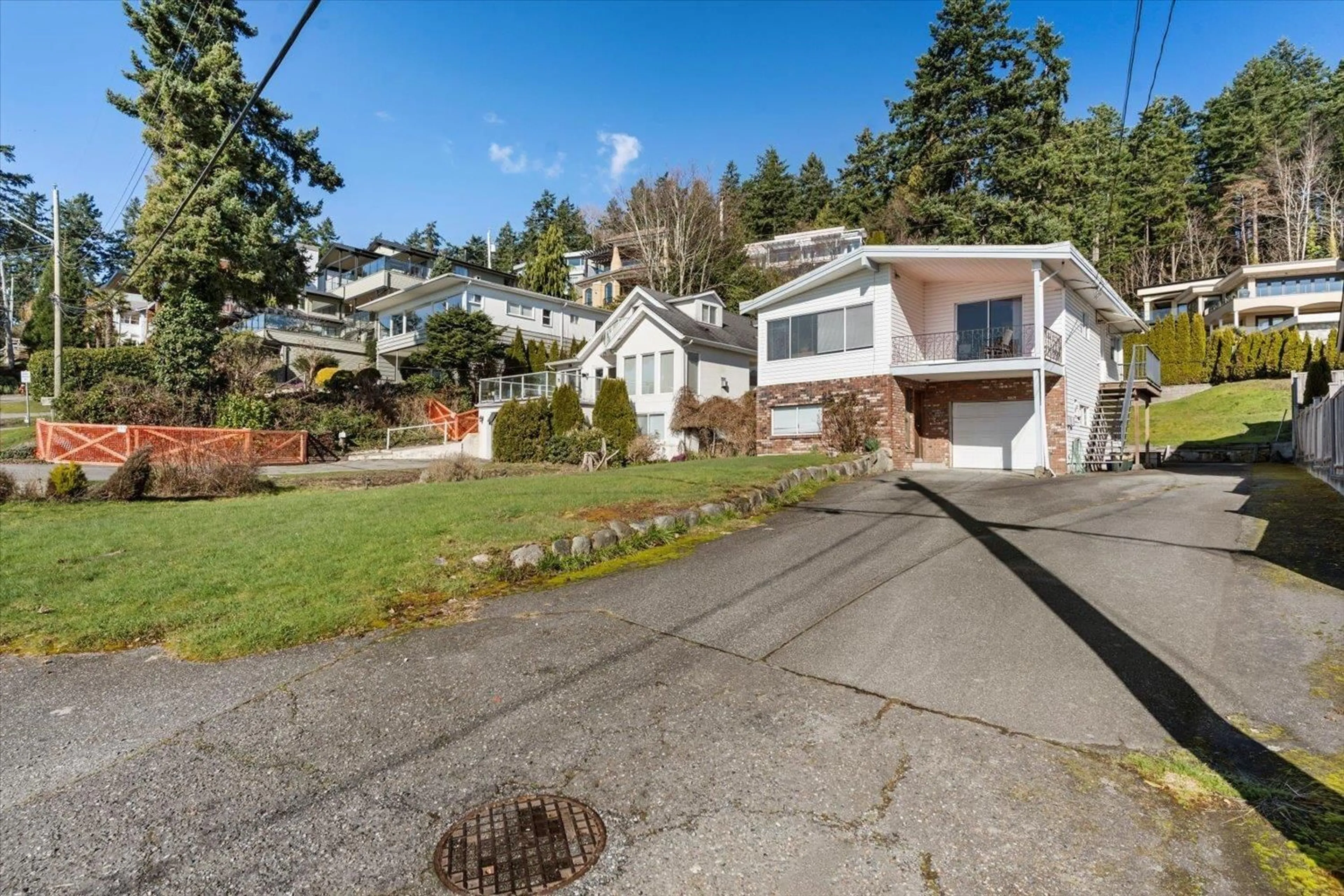 A pic from outside/outdoor area/front of a property/back of a property/a pic from drone, street for 14667 BEACH AVENUE WEST, White Rock British Columbia V4B2T9