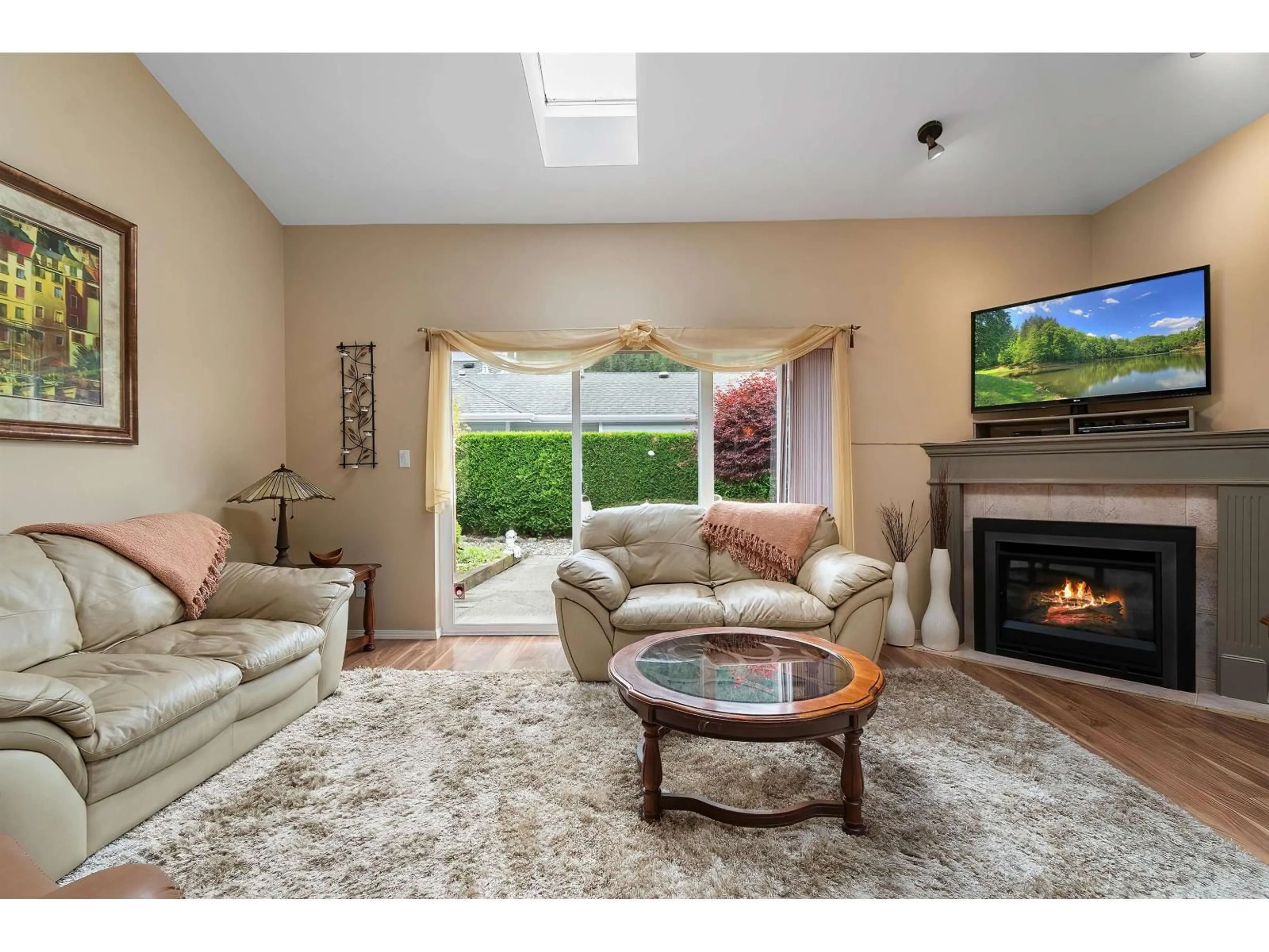 Living room with furniture, unknown for 38 - 730 MCCOMBS DRIVE, Harrison Hot Springs British Columbia V0M1K0