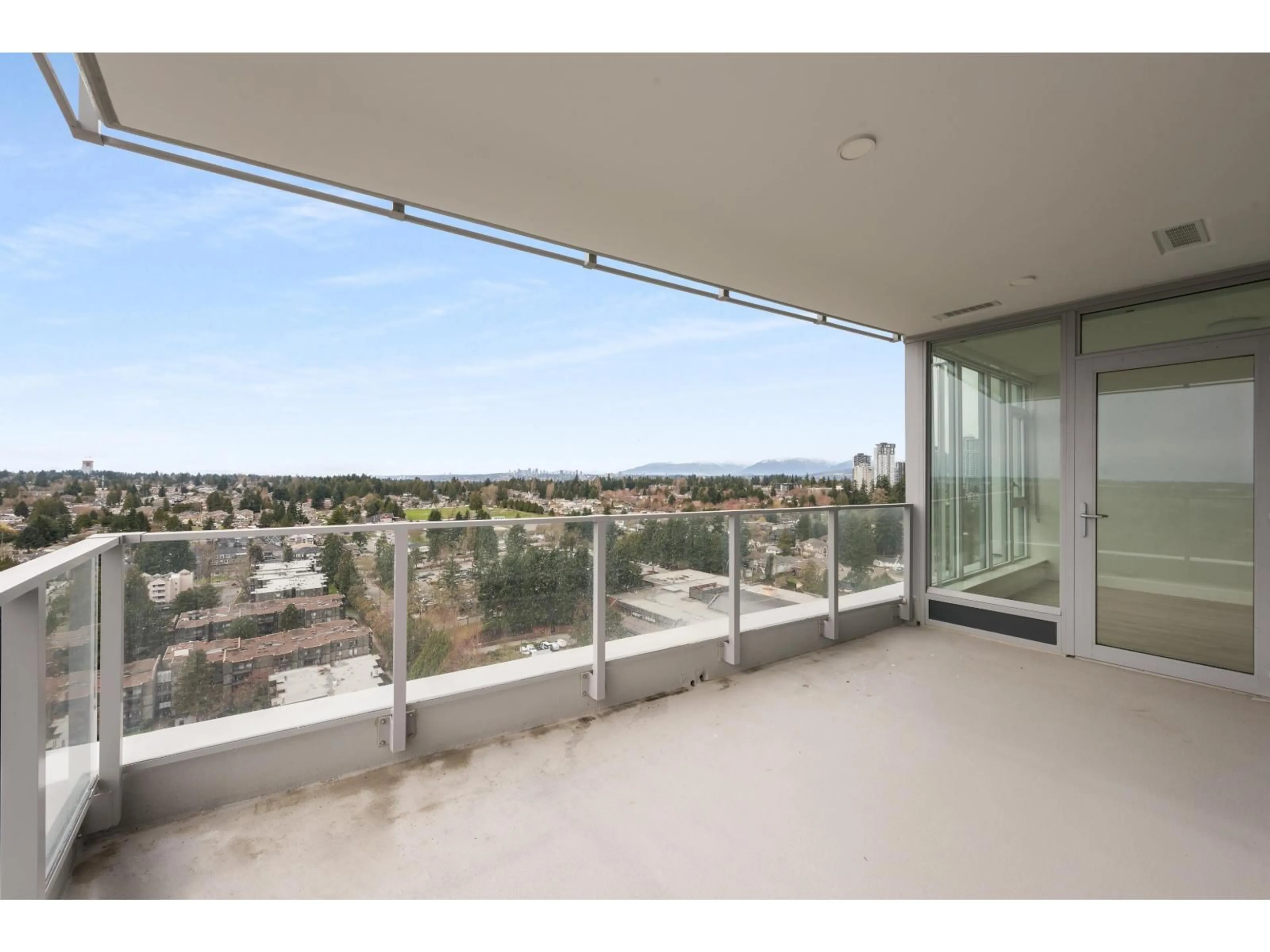 Balcony in the apartment, water/lake/river/ocean view for 2806 - 9675 KING GEORGE BOULEVARD, Surrey British Columbia V3T2V3