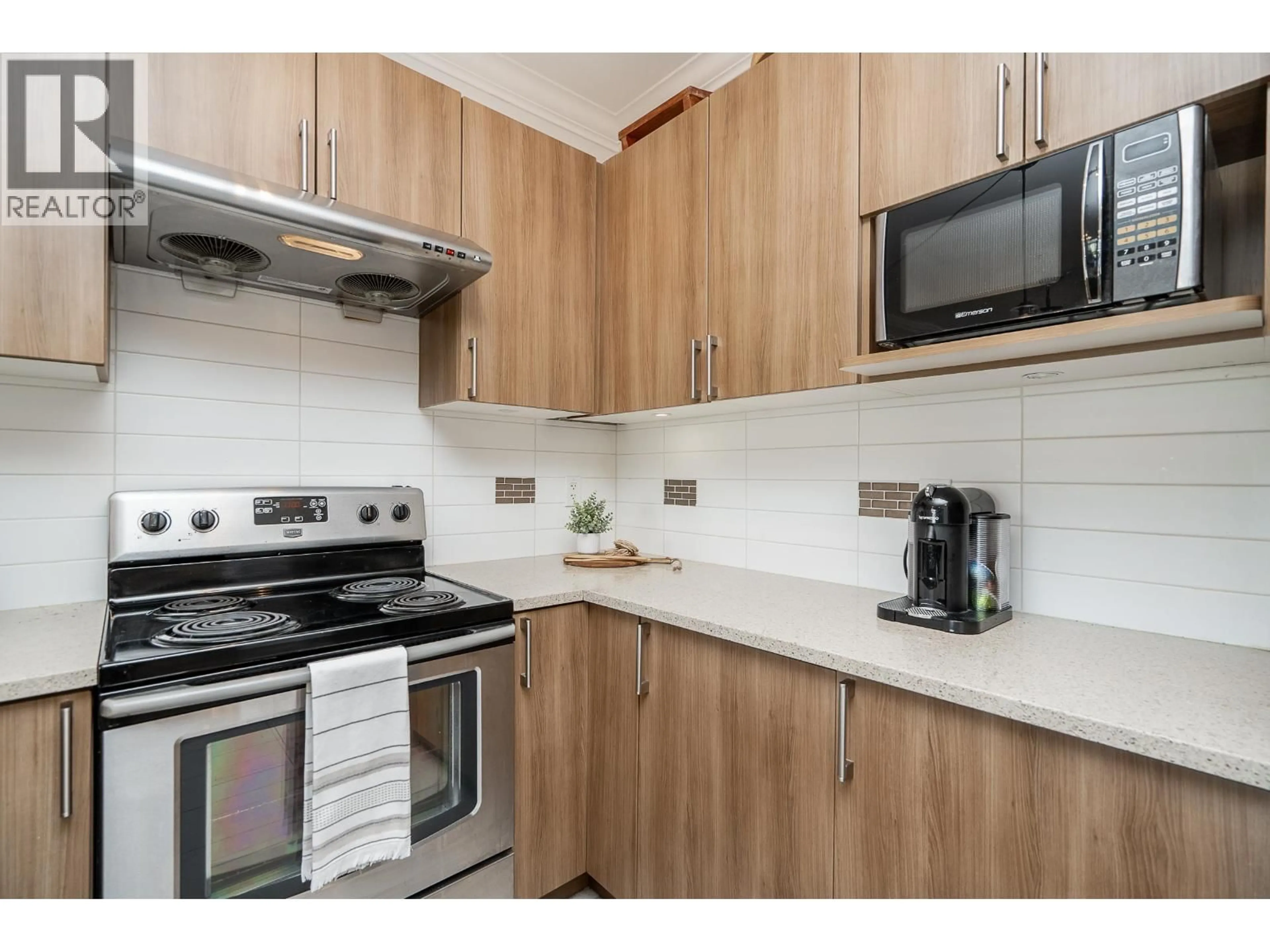 Standard kitchen, unknown for 309 - 11566 224 STREET, Maple Ridge British Columbia V2X5Z7