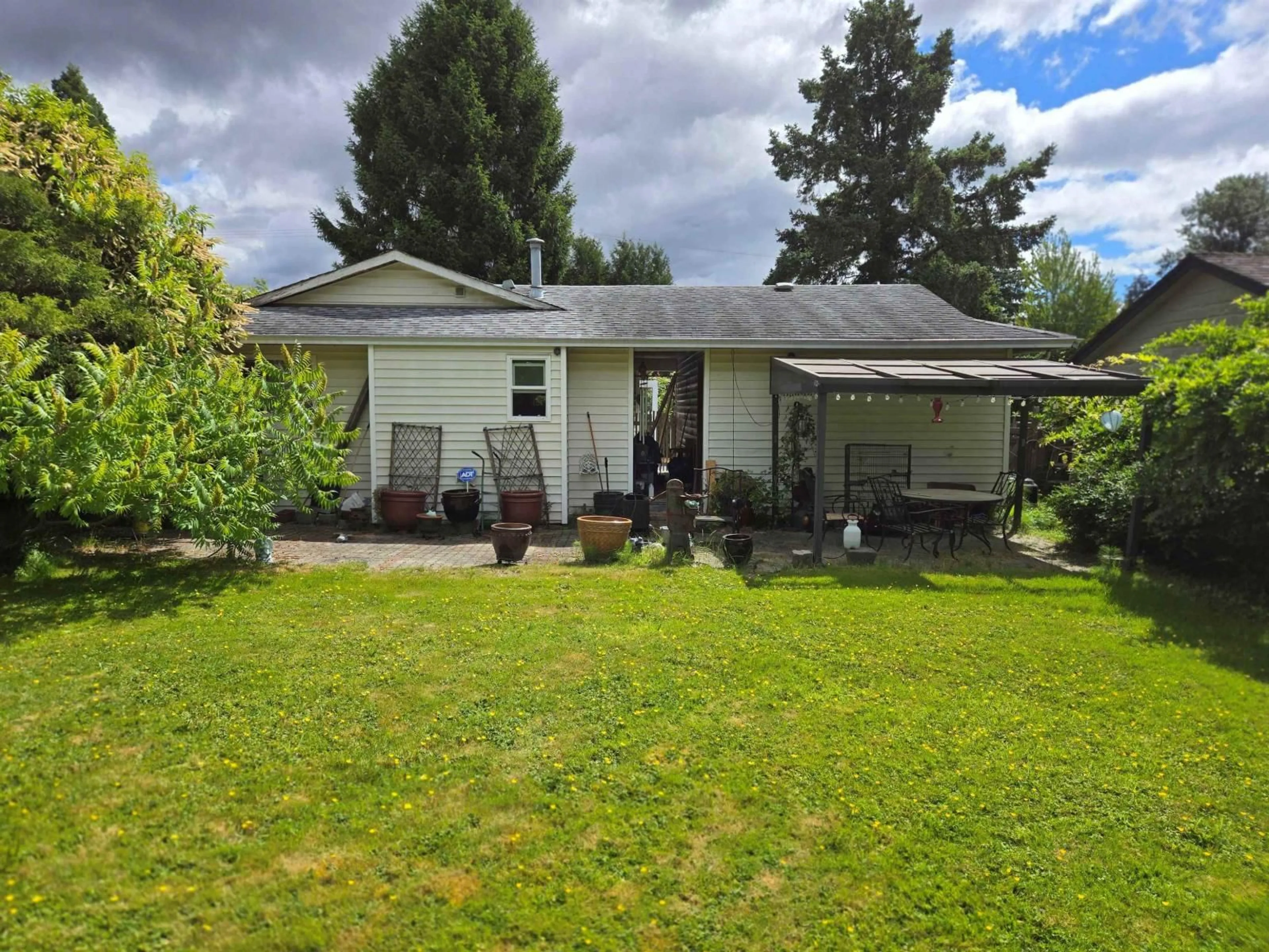 A pic from outside/outdoor area/front of a property/back of a property/a pic from drone, unknown for 6619 140 STREET, Surrey British Columbia V3W5J3