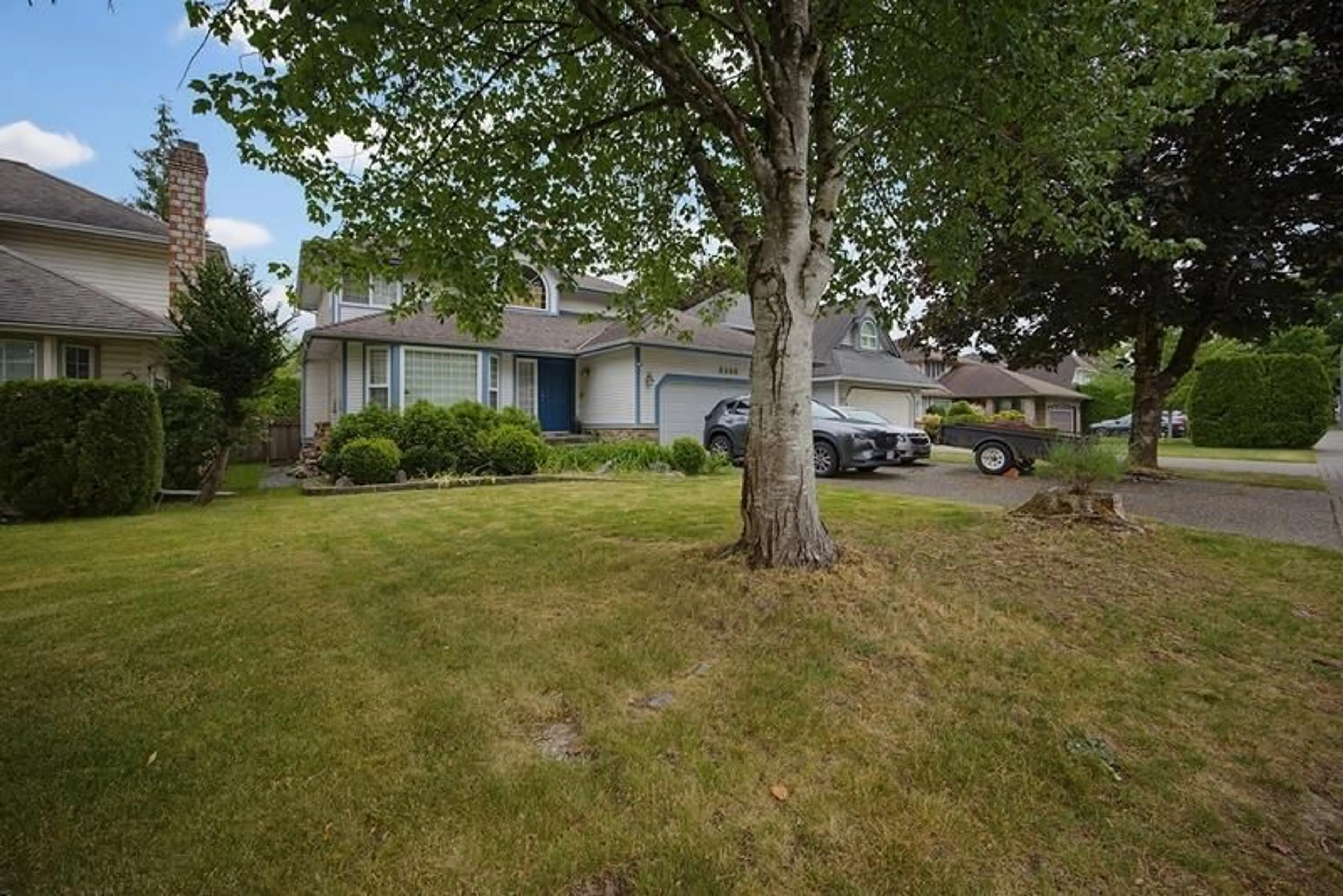 A pic from outside/outdoor area/front of a property/back of a property/a pic from drone, street for 8588 212 STREET, Langley British Columbia V1M2E7