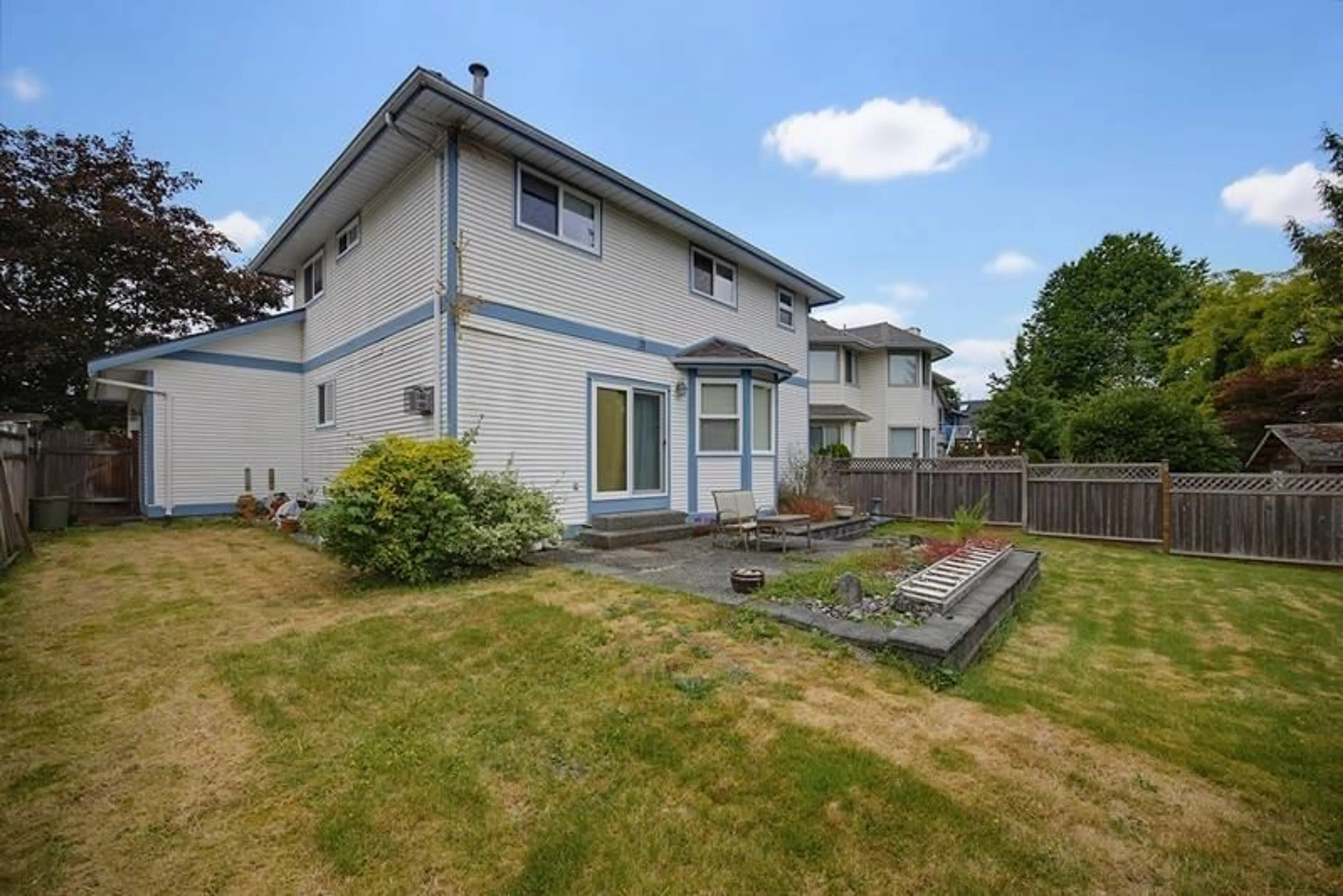 A pic from outside/outdoor area/front of a property/back of a property/a pic from drone, street for 8588 212 STREET, Langley British Columbia V1M2E7