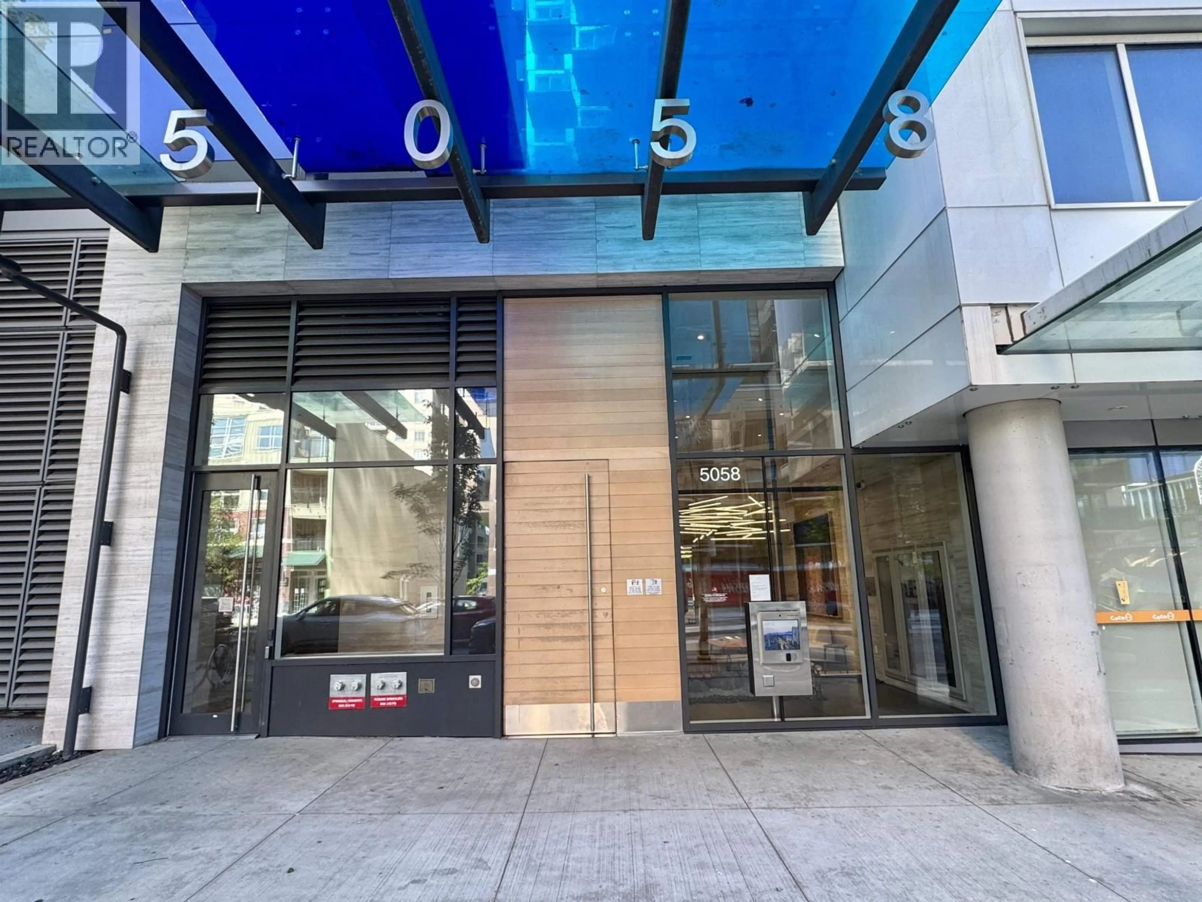 Indoor foyer for 2105 - 5058 JOYCE STREET, Vancouver British Columbia V5R0J9