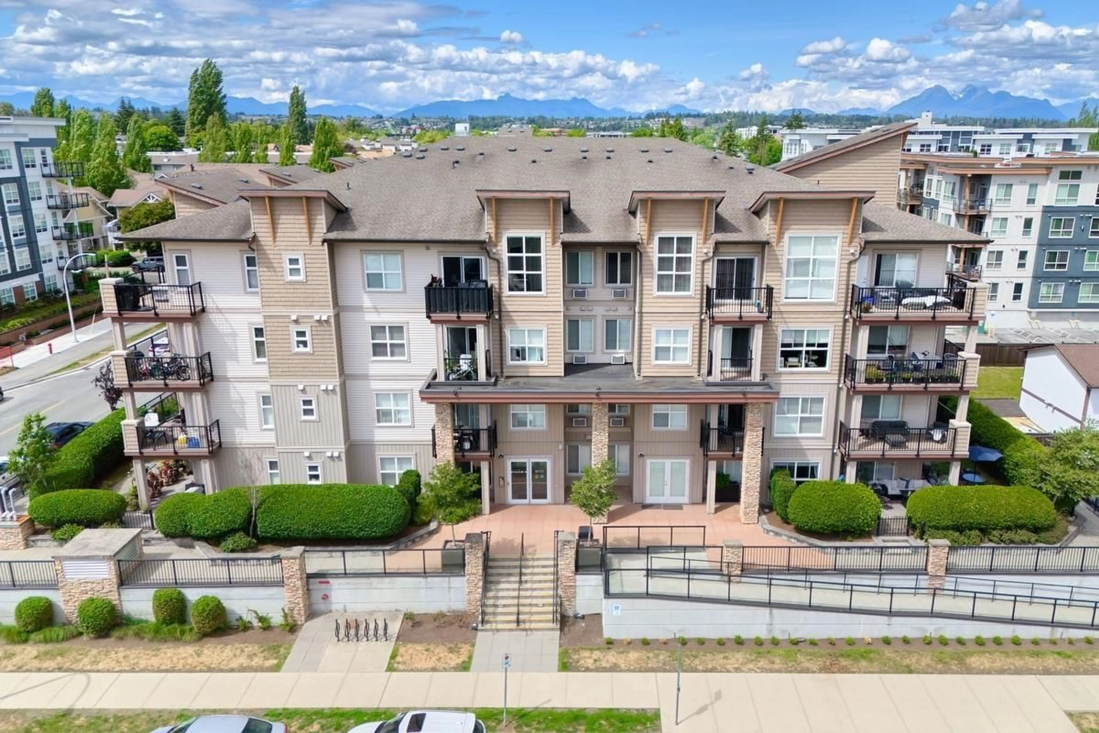 A pic from outside/outdoor area/front of a property/back of a property/a pic from drone, unknown for 314 - 20175 53 AVENUE, Langley British Columbia V3A0J8