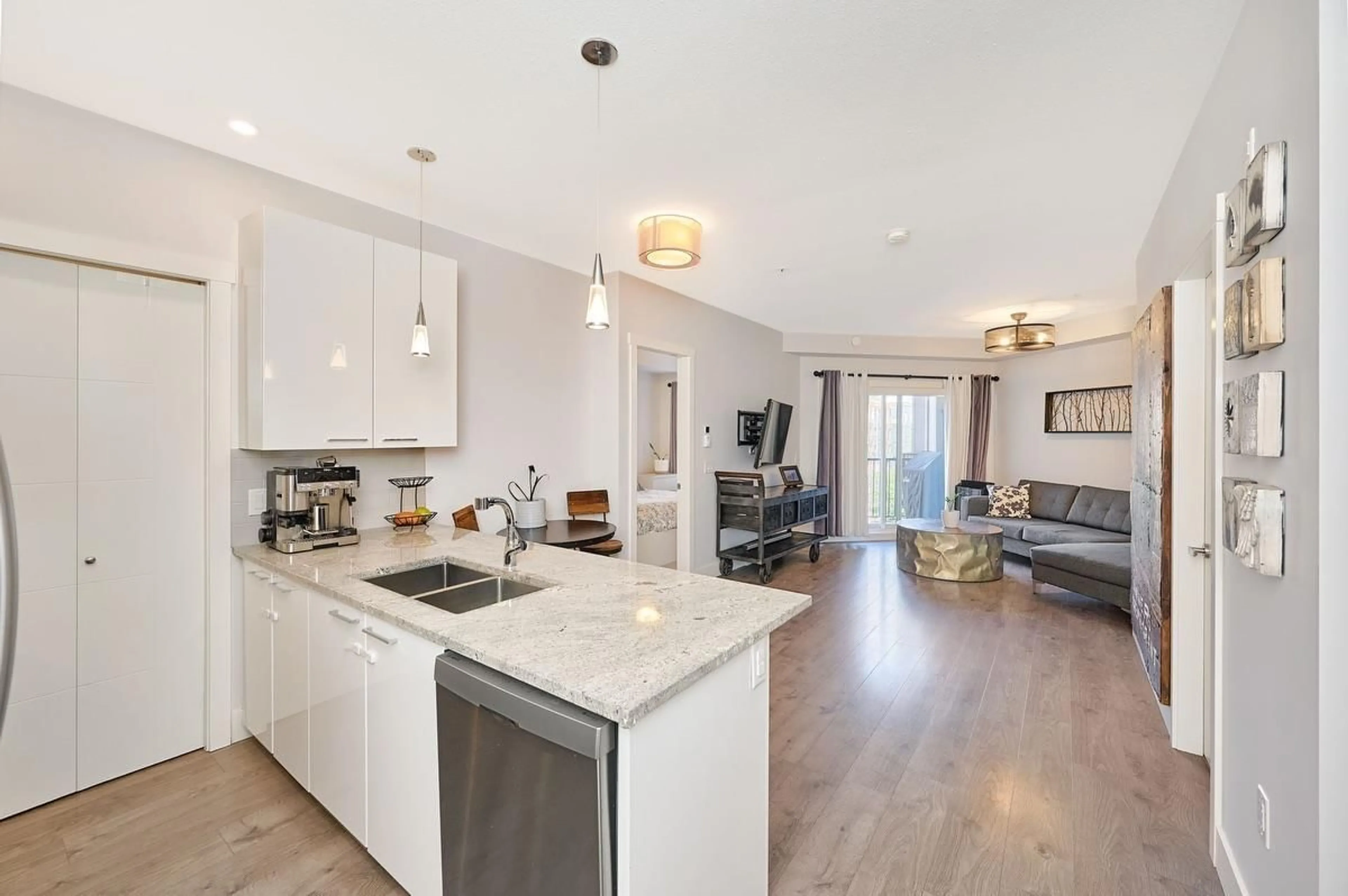 Open concept kitchen, unknown for 314 - 20175 53 AVENUE, Langley British Columbia V3A0J8