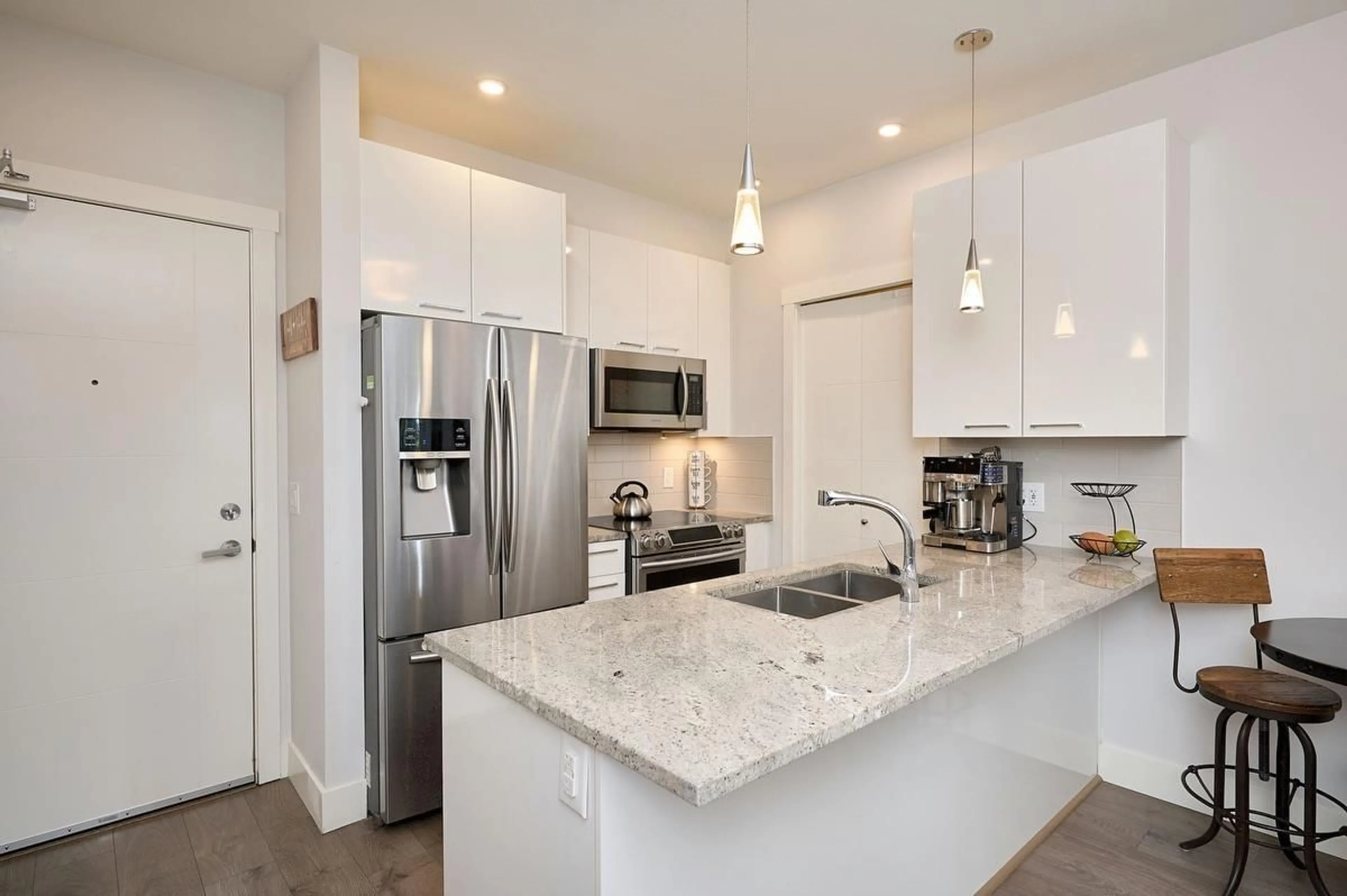 Open concept kitchen, ceramic/tile floor for 314 - 20175 53 AVENUE, Langley British Columbia V3A0J8