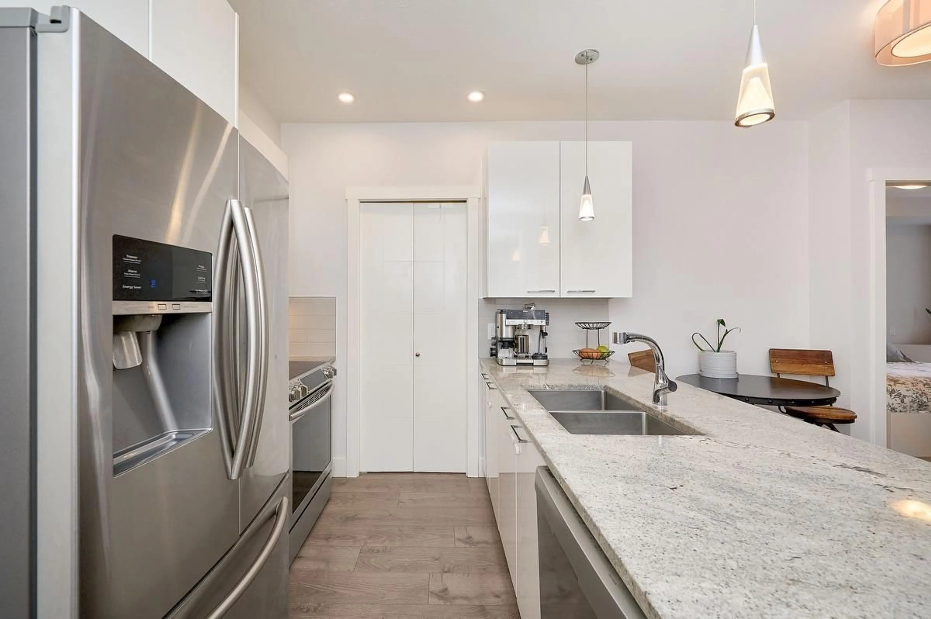 Contemporary kitchen, unknown for 314 - 20175 53 AVENUE, Langley British Columbia V3A0J8
