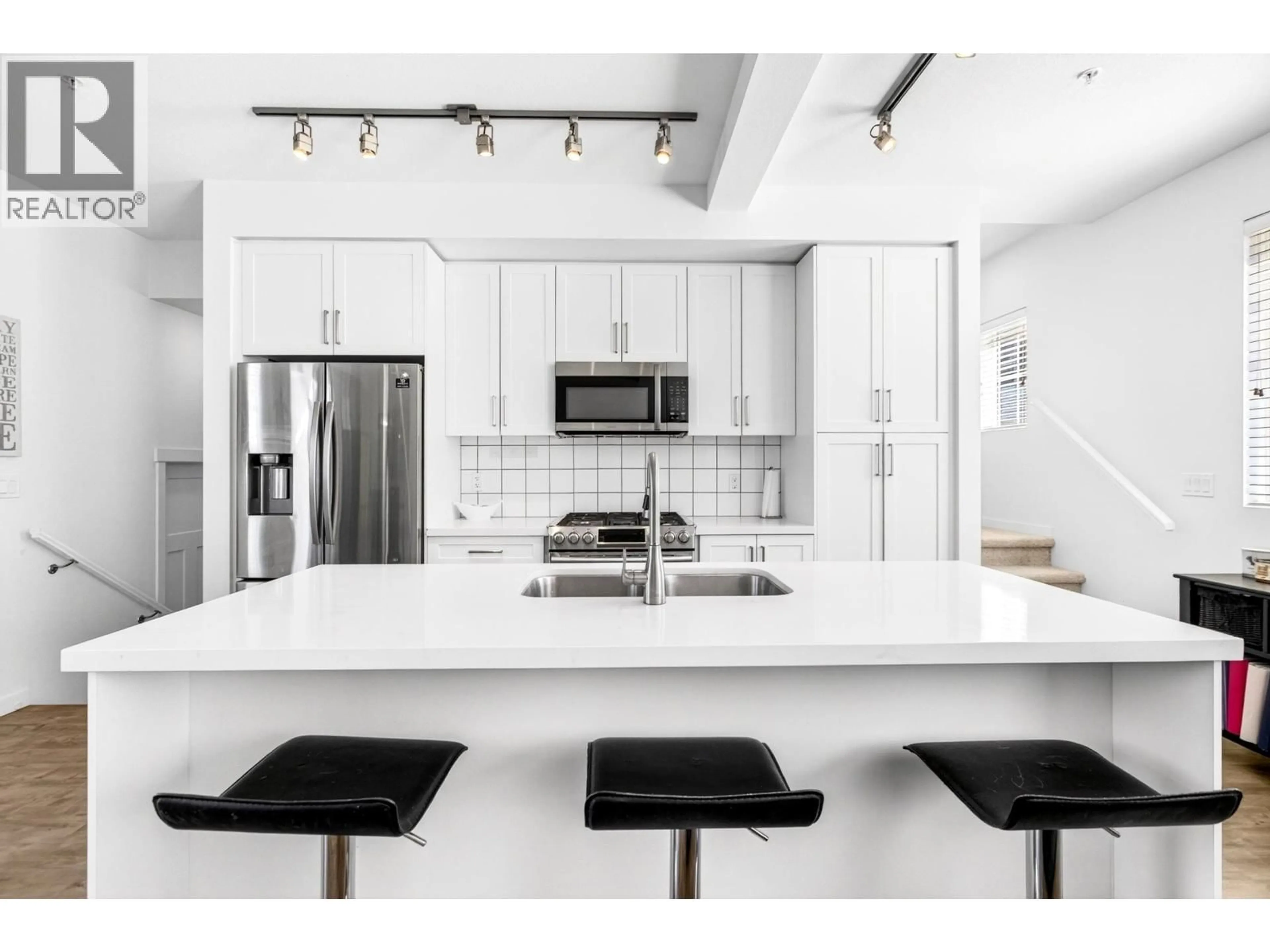 Open concept kitchen, ceramic/tile floor for 7 - 11272 240 STREET, Maple Ridge British Columbia V2W0J8