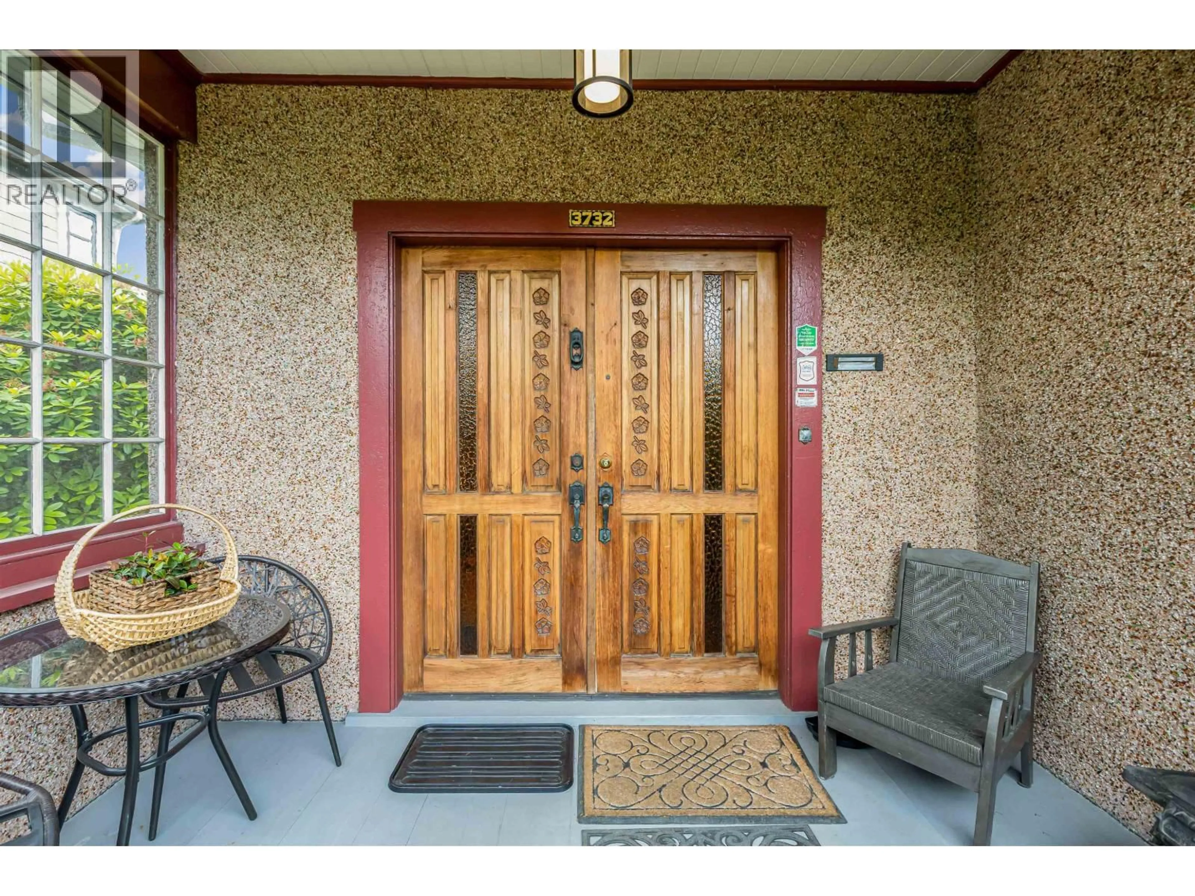 Indoor entryway for 3732 2ND AVENUE, Vancouver British Columbia V6R1J9