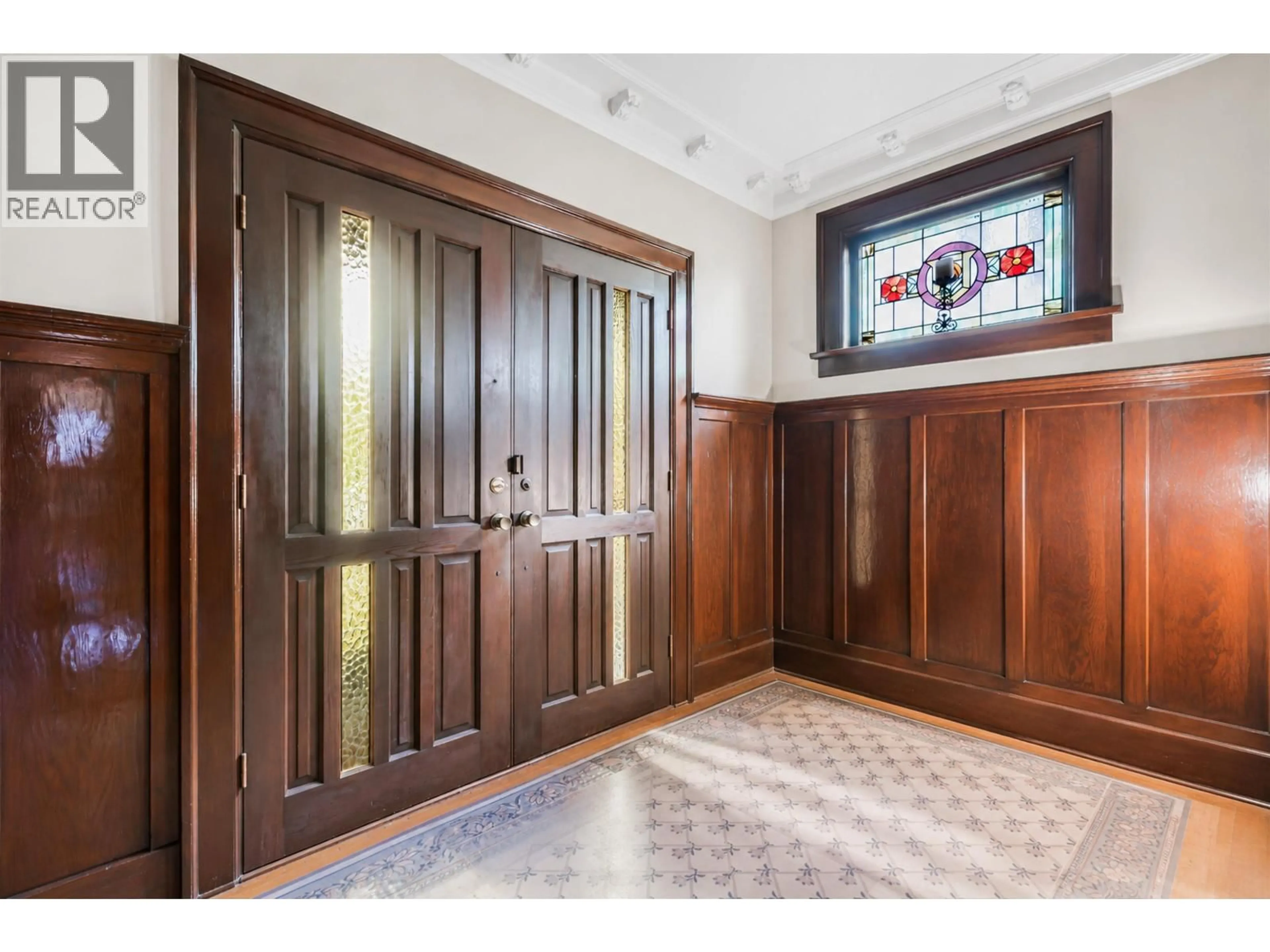 Indoor entryway for 3732 2ND AVENUE, Vancouver British Columbia V6R1J9