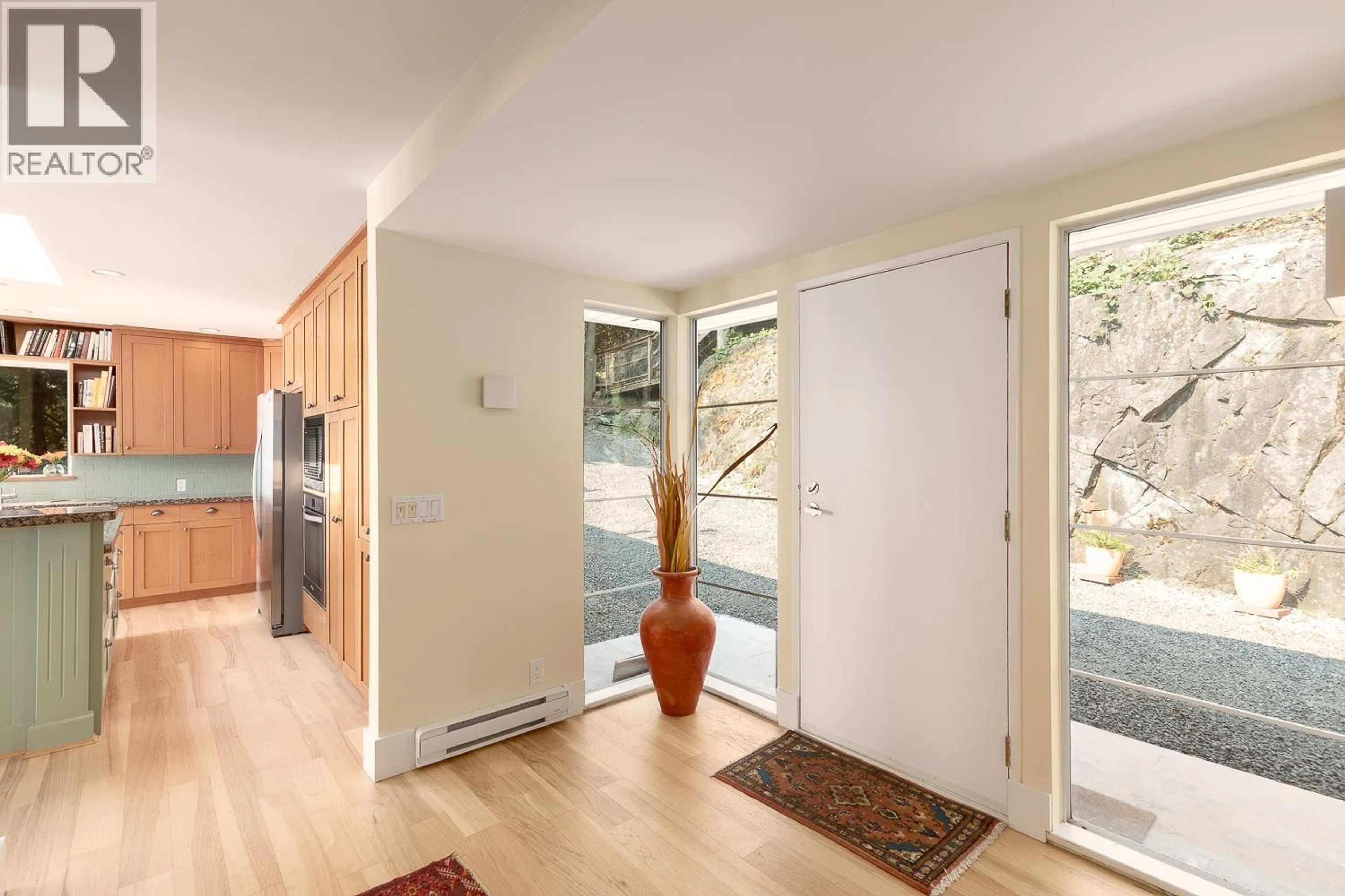 Indoor entryway for 1483 WEBB ROAD, Bowen Island British Columbia V0N1G0