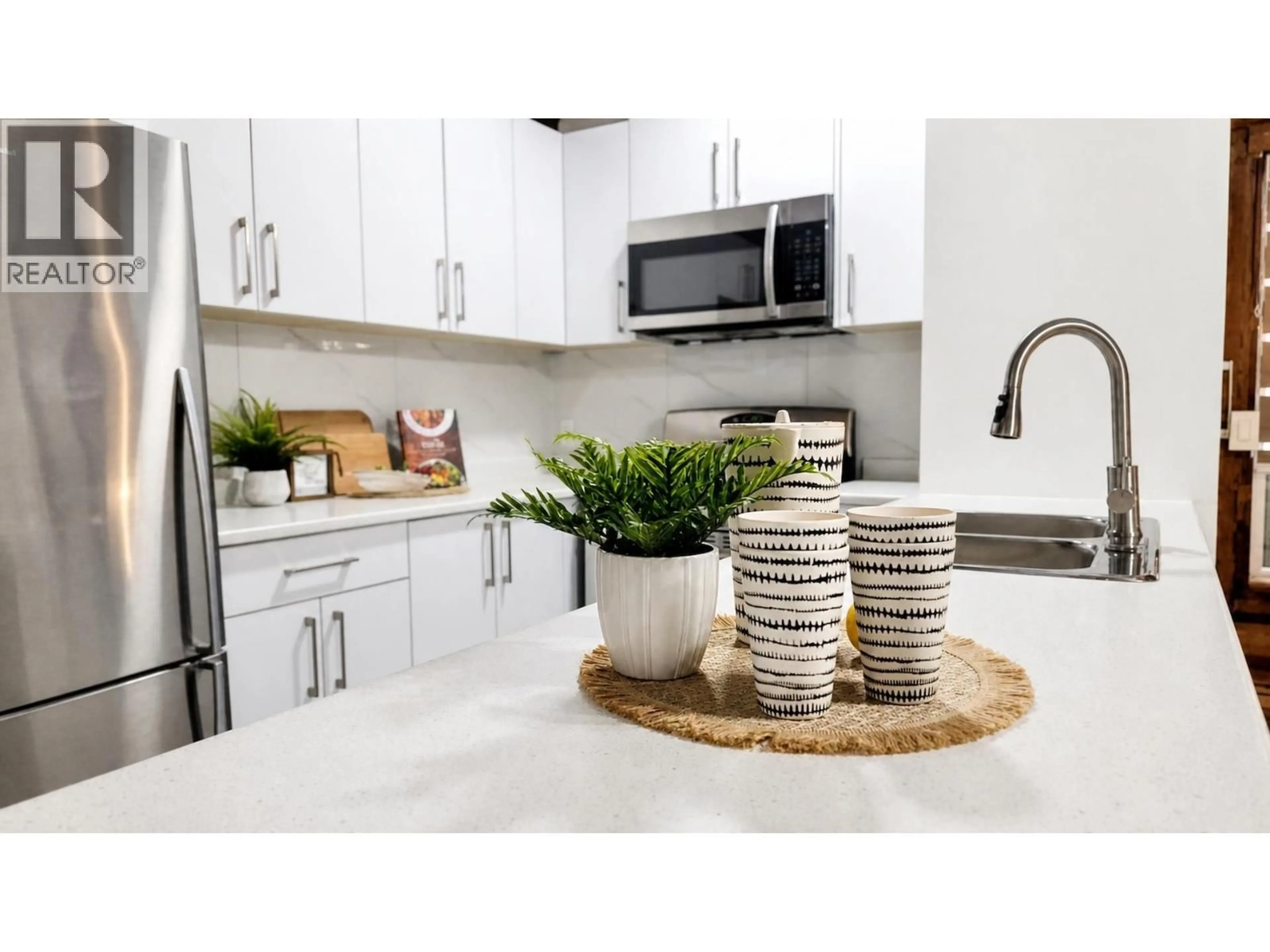 Open concept kitchen, ceramic/tile floor for 1370 PRAIRIE AVENUE, Port Coquitlam British Columbia V3B1T2