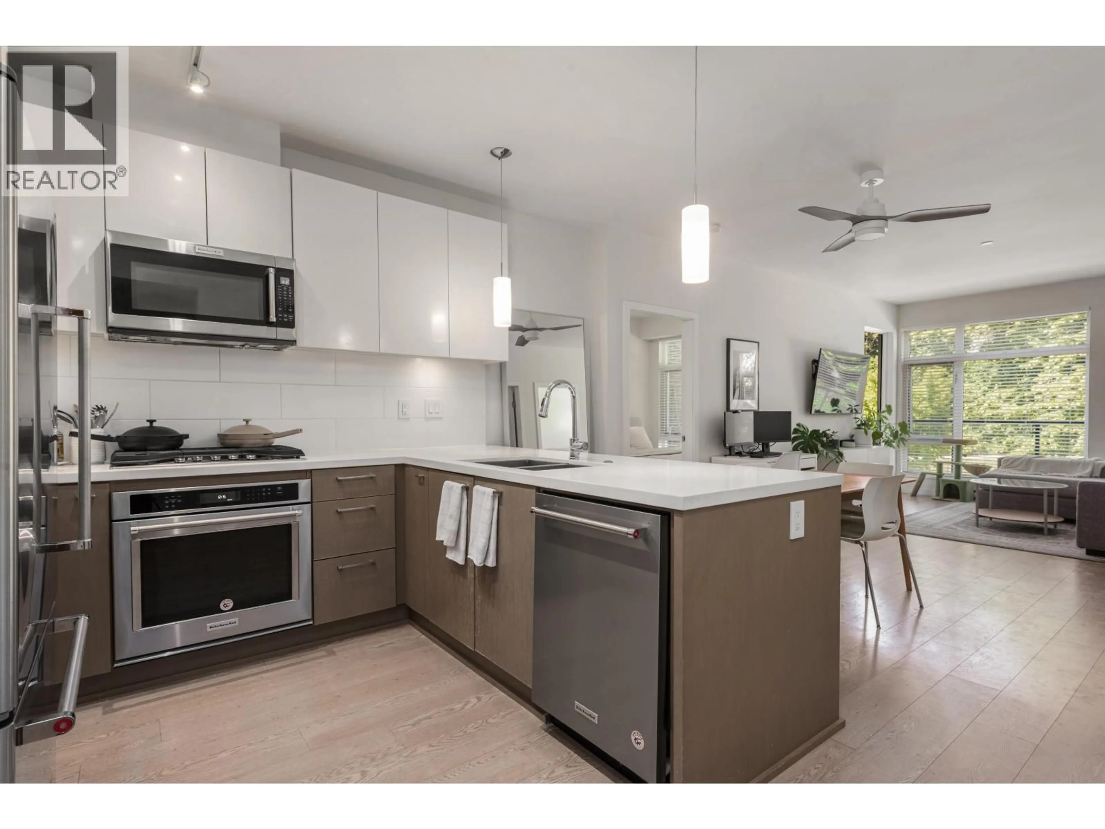 Open concept kitchen, ceramic/tile floor for 206 - 28 ROYAL AVENUE, New Westminster British Columbia V3L0B7