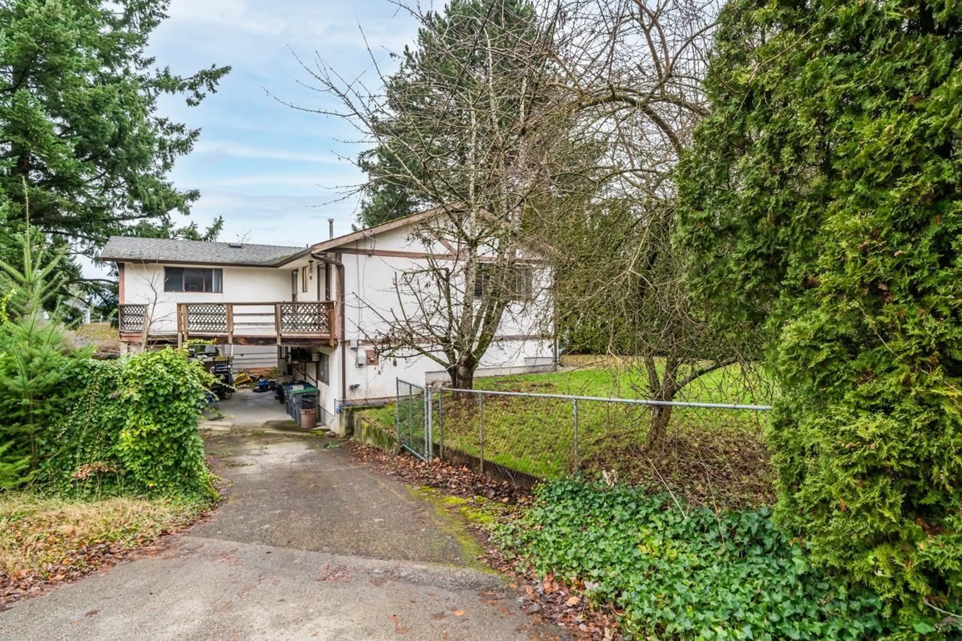 A pic from outside/outdoor area/front of a property/back of a property/a pic from drone, street for 2751 153A STREET, Surrey British Columbia V4P1C1