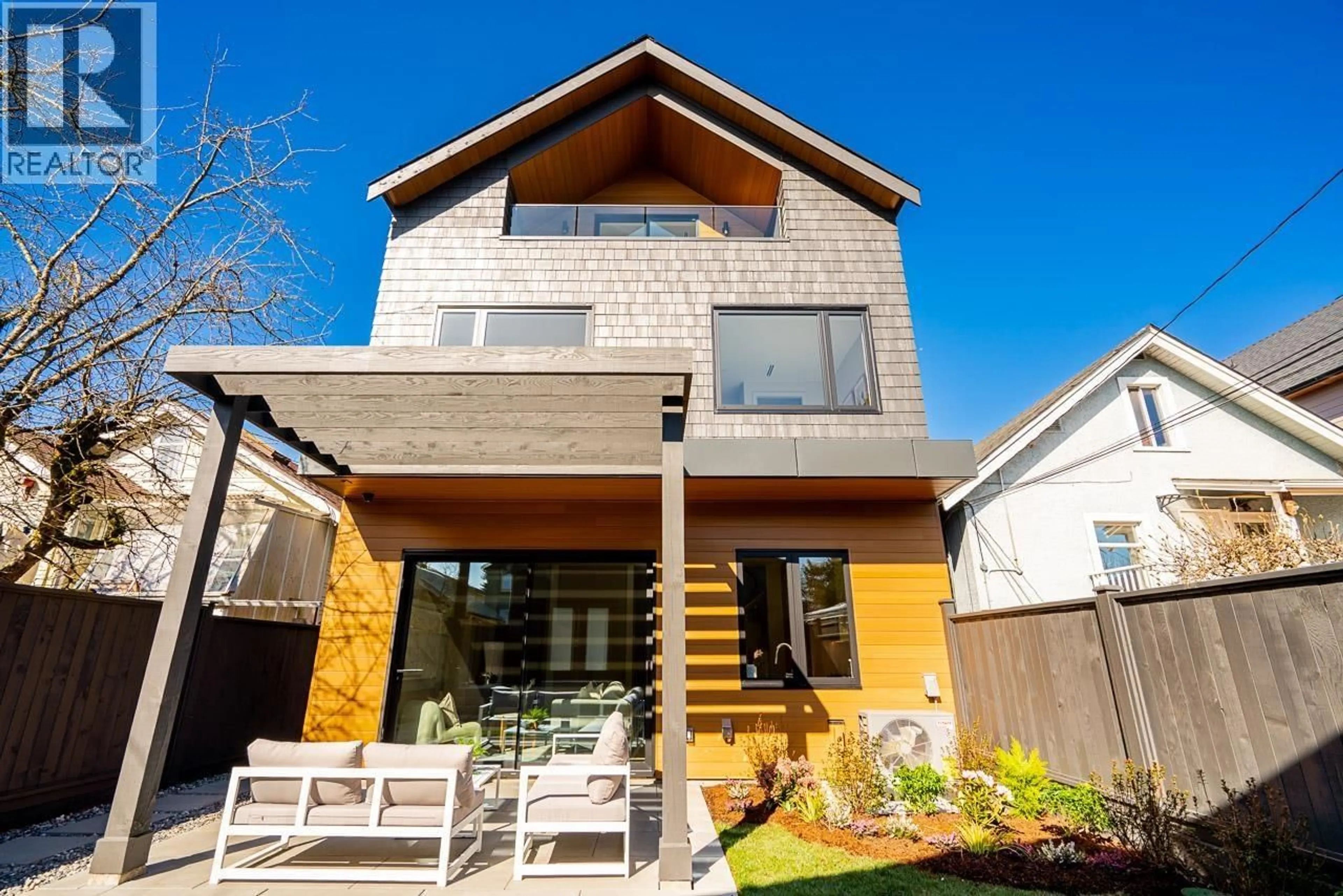 Home with brick exterior material, street for 2 - 372 37TH AVENUE, Vancouver British Columbia V5W1E7