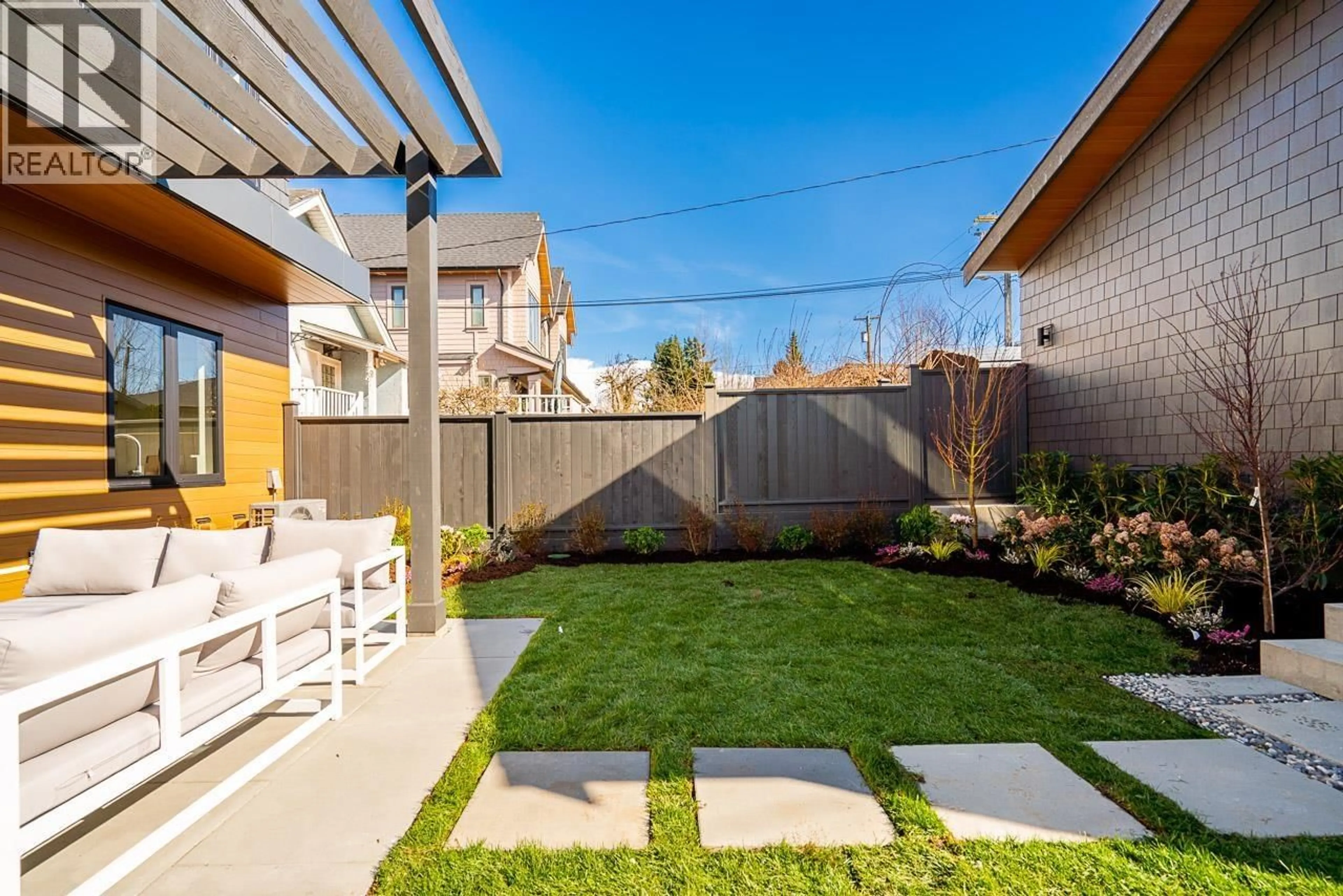 Patio, street for 2 - 372 37TH AVENUE, Vancouver British Columbia V5W1E7