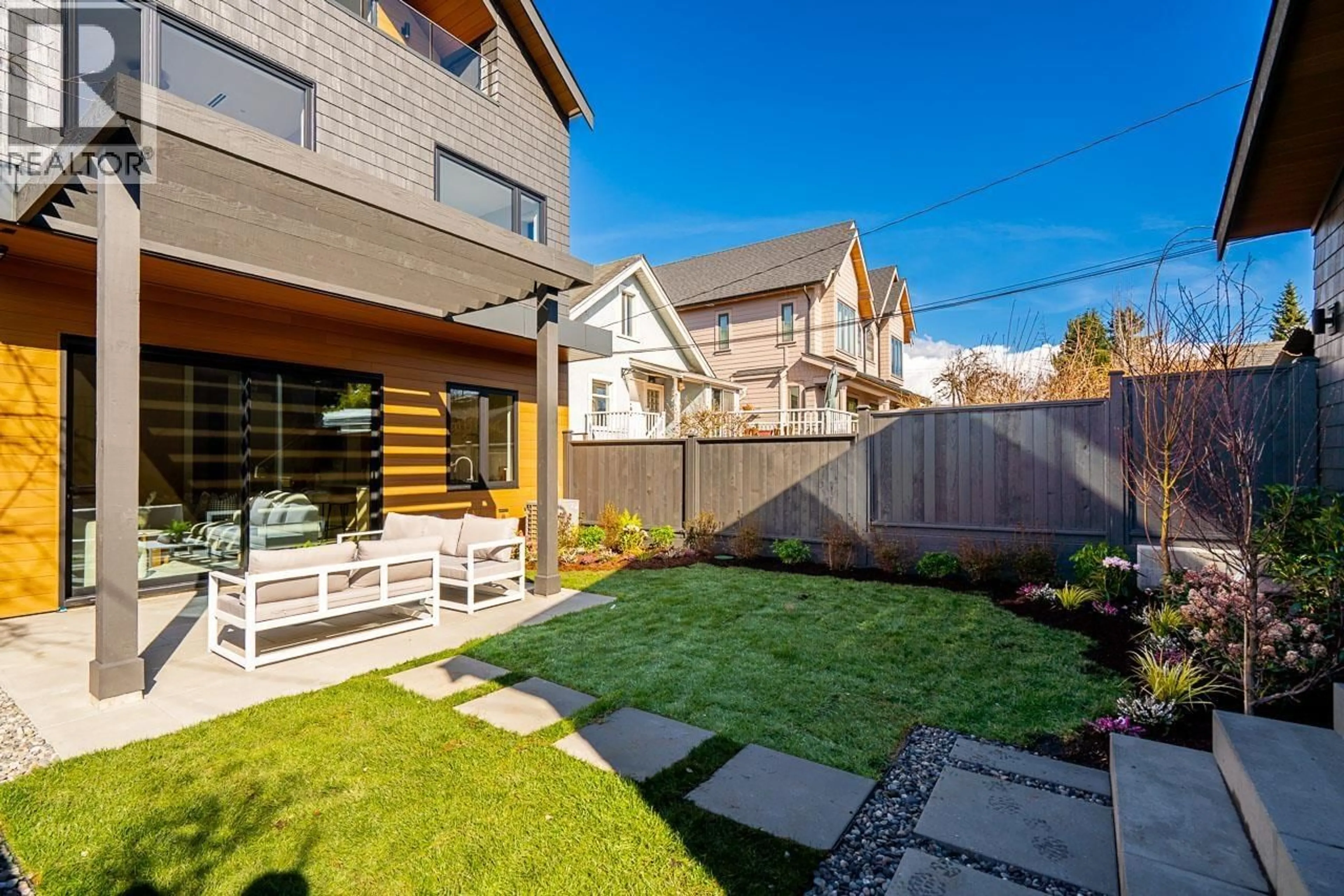 Unknown for 2 - 372 37TH AVENUE, Vancouver British Columbia V5W1E7
