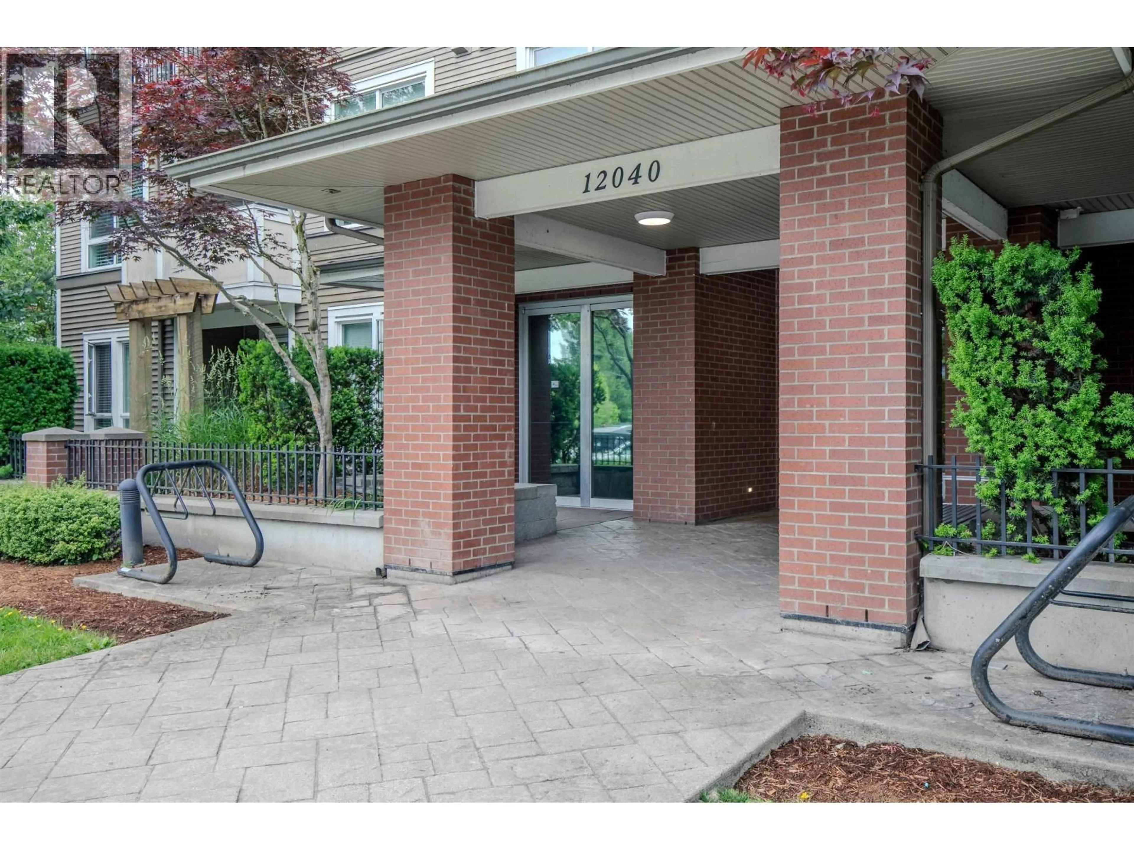 Indoor foyer for 108 - 12040 222 STREET, Maple Ridge British Columbia V2X5W1