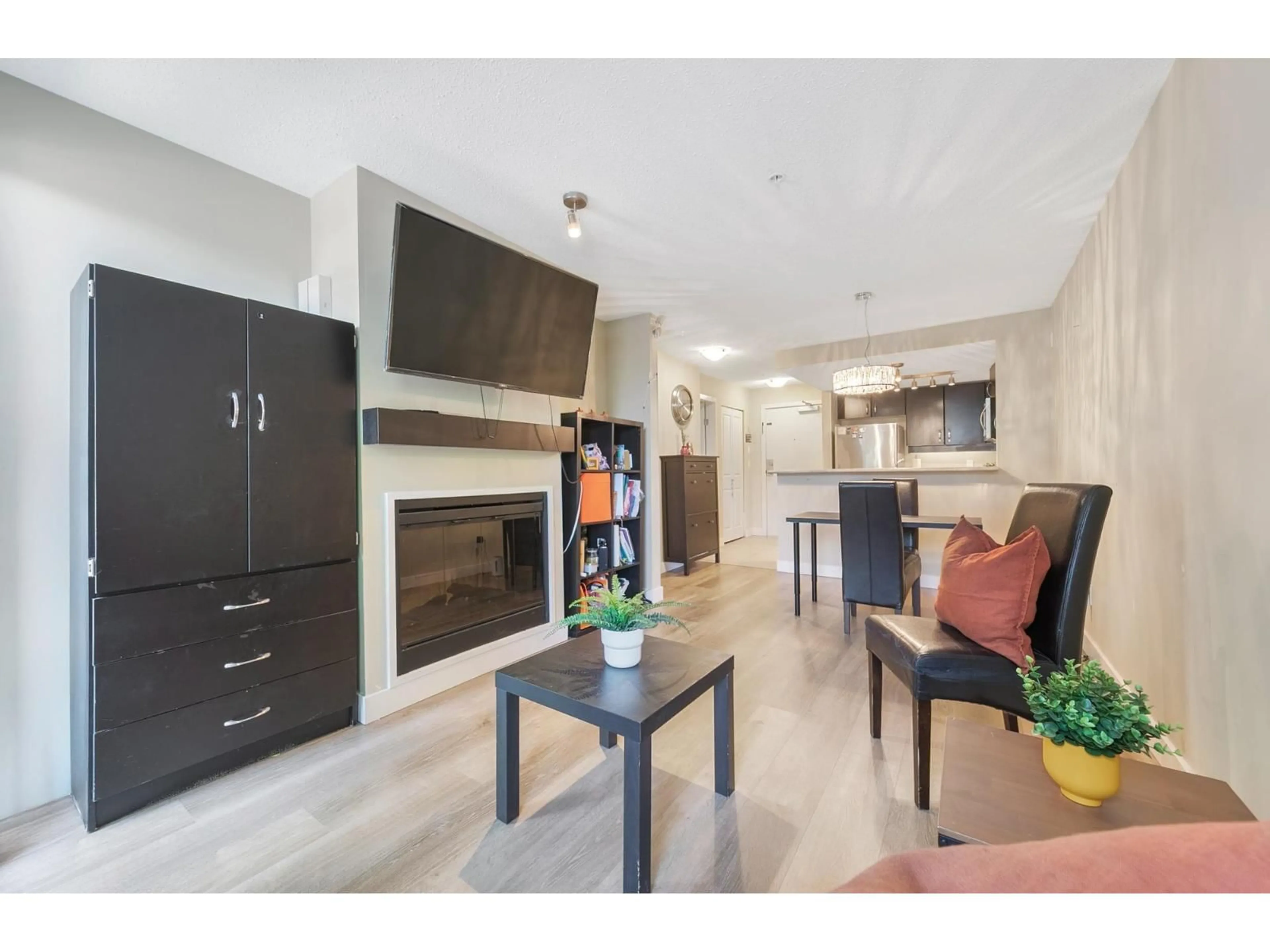 Living room with furniture, unknown for 334 - 10838 CITY PARKWAY, Surrey British Columbia V3T5X9