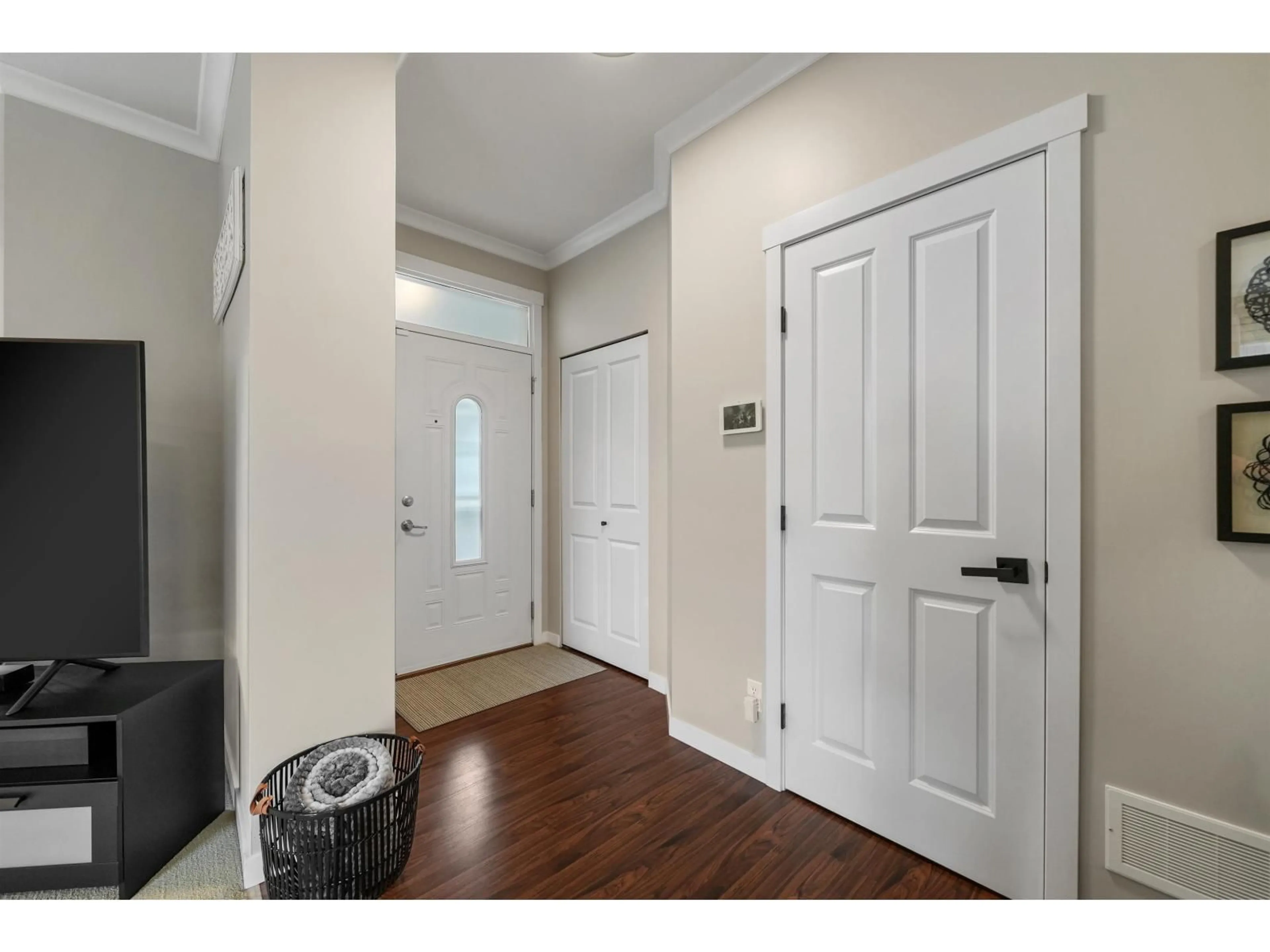 Indoor entryway for 8 - 6575 192 STREET, Surrey British Columbia V4N5T8