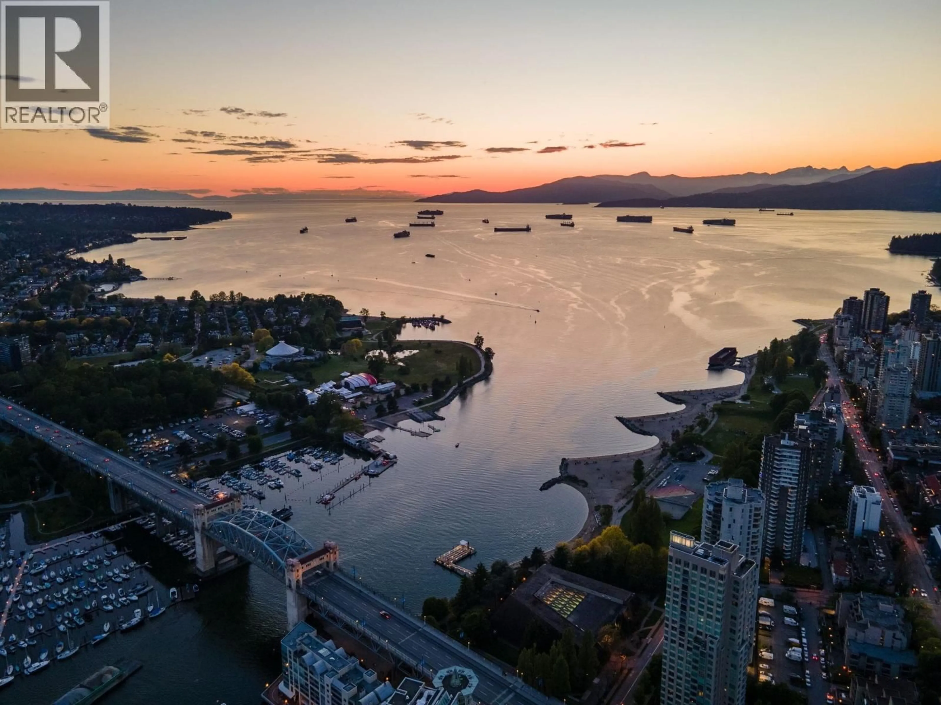 A pic from outside/outdoor area/front of a property/back of a property/a pic from drone, water/lake/river/ocean view for 1005 - 1000 BEACH AVENUE, Vancouver British Columbia V6E4M2