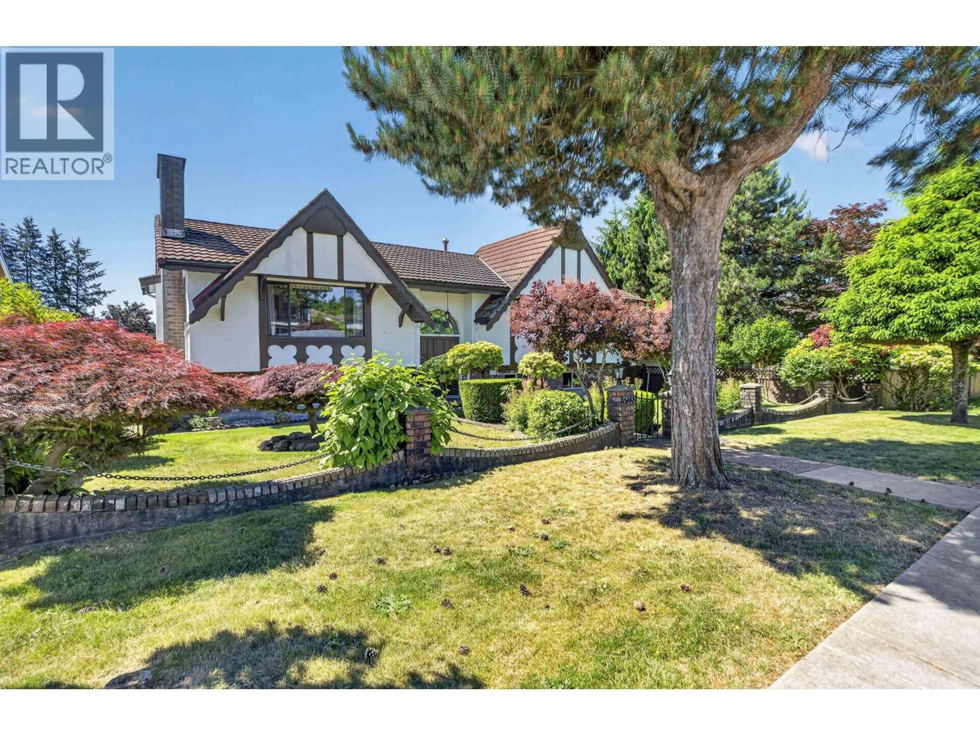 A pic from outside/outdoor area/front of a property/back of a property/a pic from drone, street for 6148 CHARLES STREET, Burnaby British Columbia V5B2G8