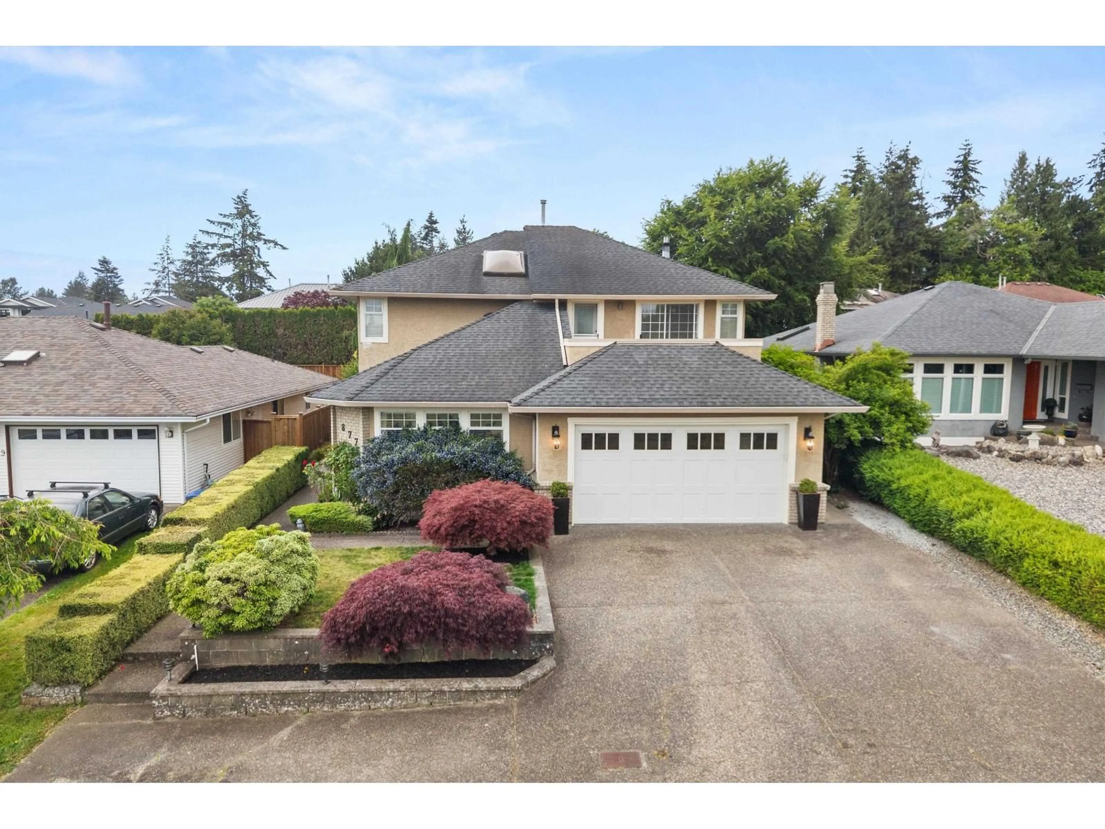 A pic from outside/outdoor area/front of a property/back of a property/a pic from drone, street for 877 166 STREET, Surrey British Columbia V4A9C4