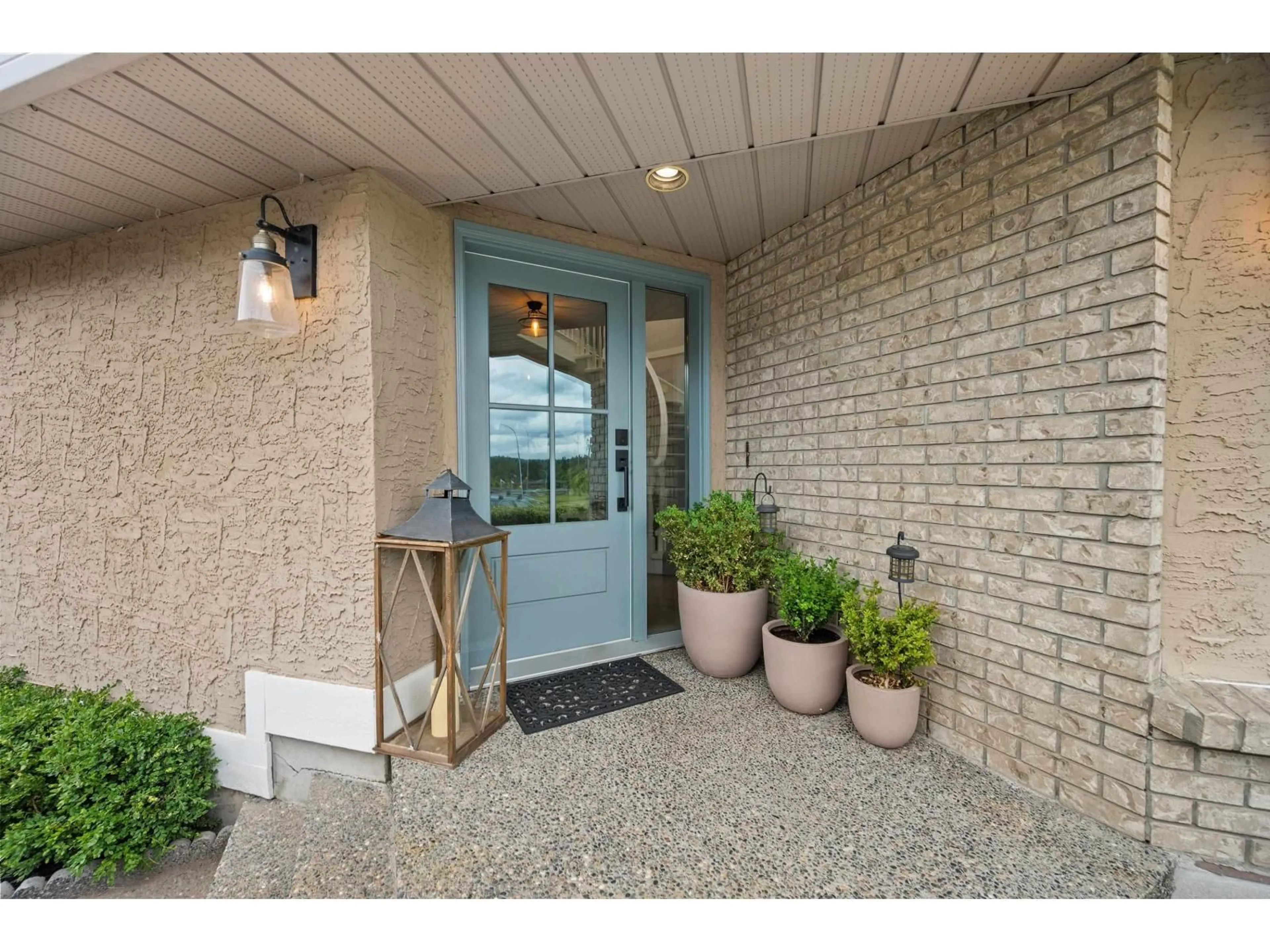 Indoor entryway for 877 166 STREET, Surrey British Columbia V4A9C4