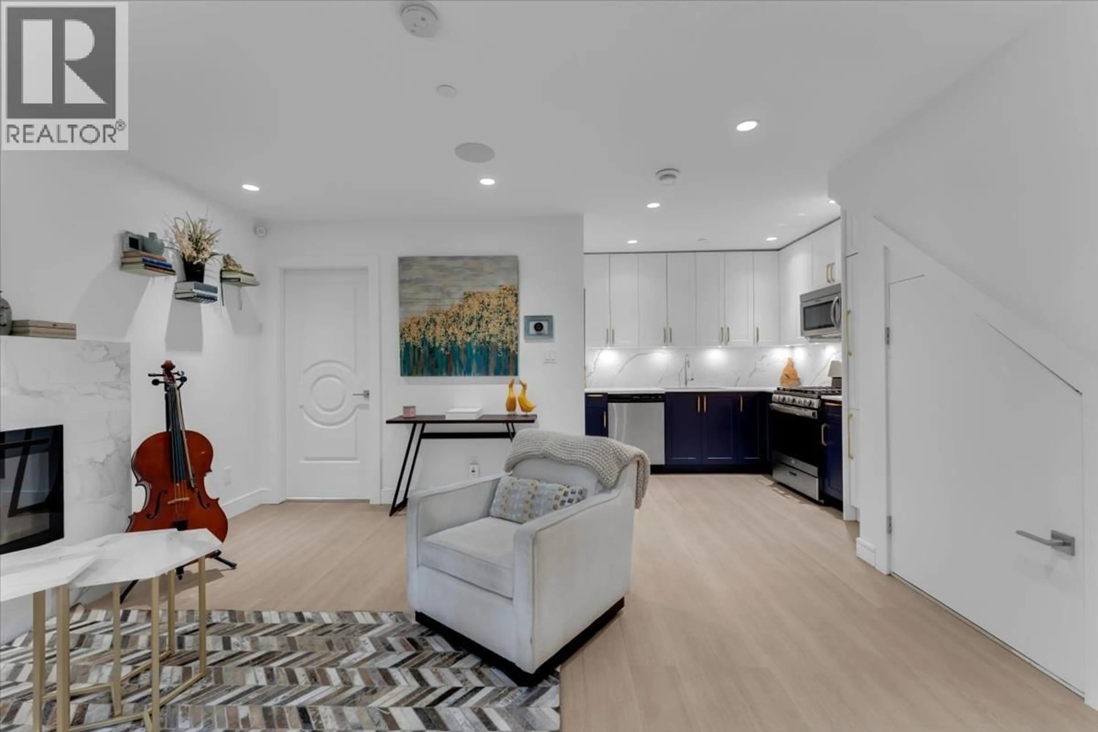 Open concept kitchen, ceramic/tile floor for 1020 ODLUM DRIVE, Vancouver British Columbia V5L3L6