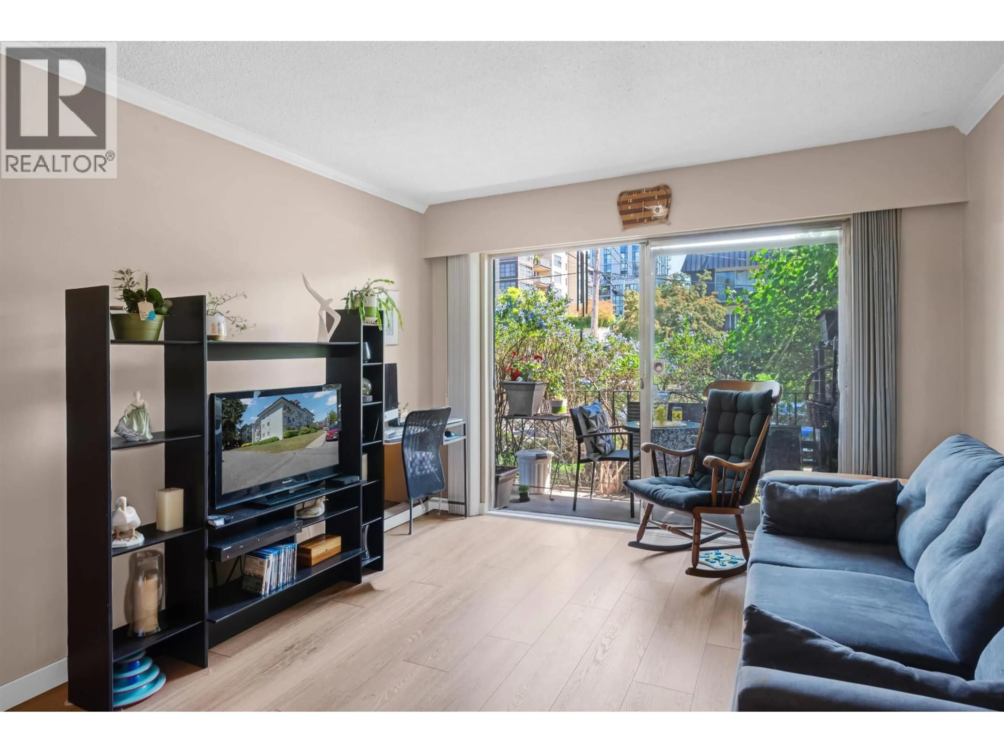 Living room with furniture, unknown for 101 - 611 BLACKFORD STREET, New Westminster British Columbia V3M1R7