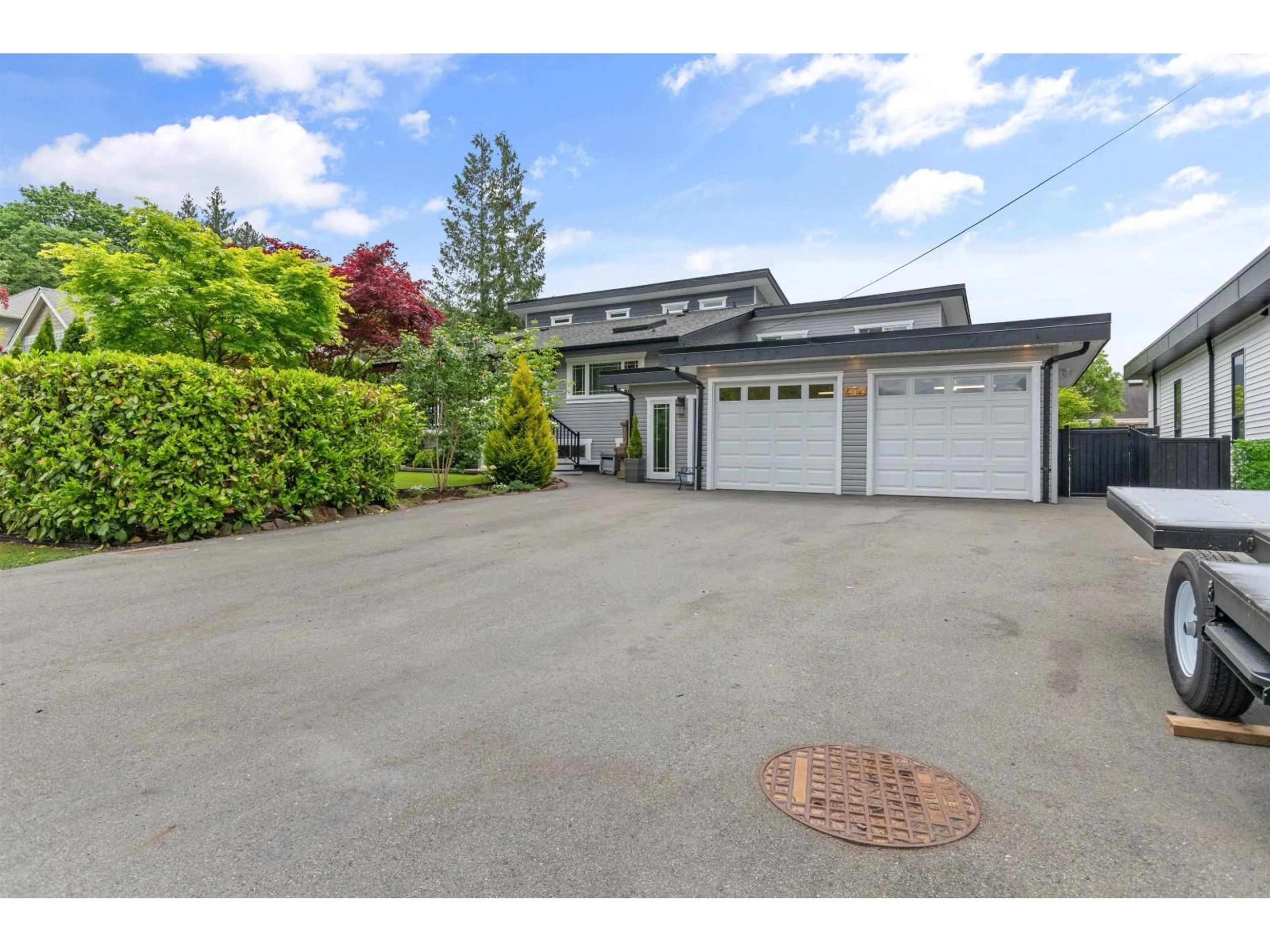 A pic from outside/outdoor area/front of a property/back of a property/a pic from drone, street for 474 ALDER AVENUE, Harrison Hot Springs British Columbia V0M1K0