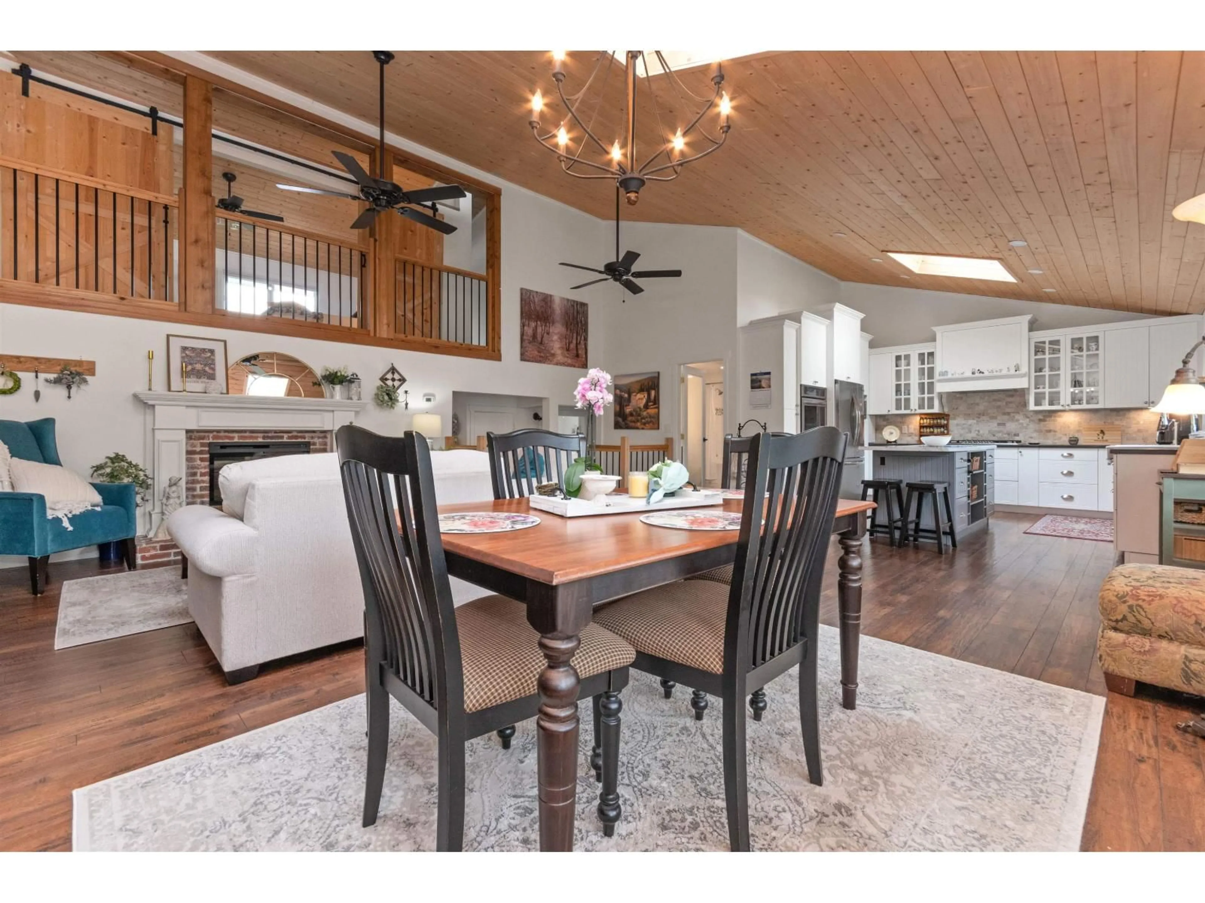 Open concept kitchen, wood/laminate floor for 474 ALDER AVENUE, Harrison Hot Springs British Columbia V0M1K0