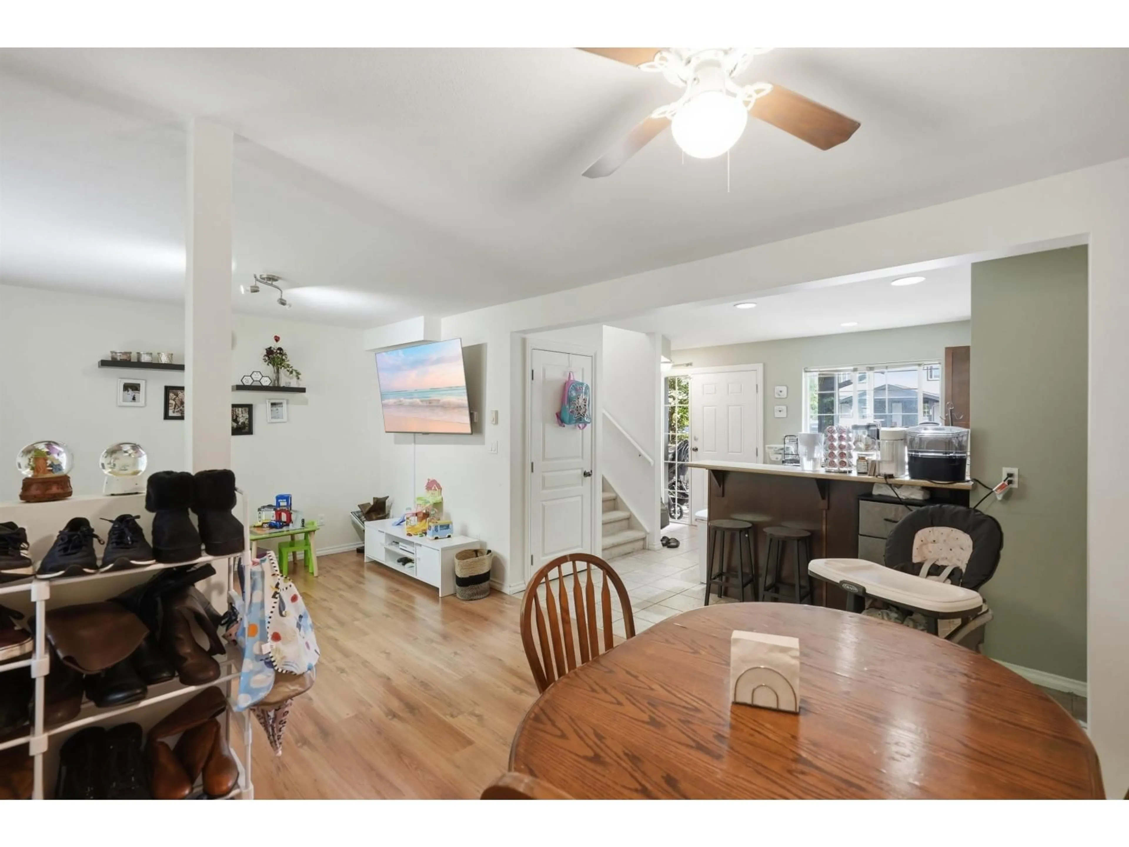 Living room with furniture, unknown for 14 - 45535 SHAWNIGAN CRESCENT, Chilliwack British Columbia V2R0A2