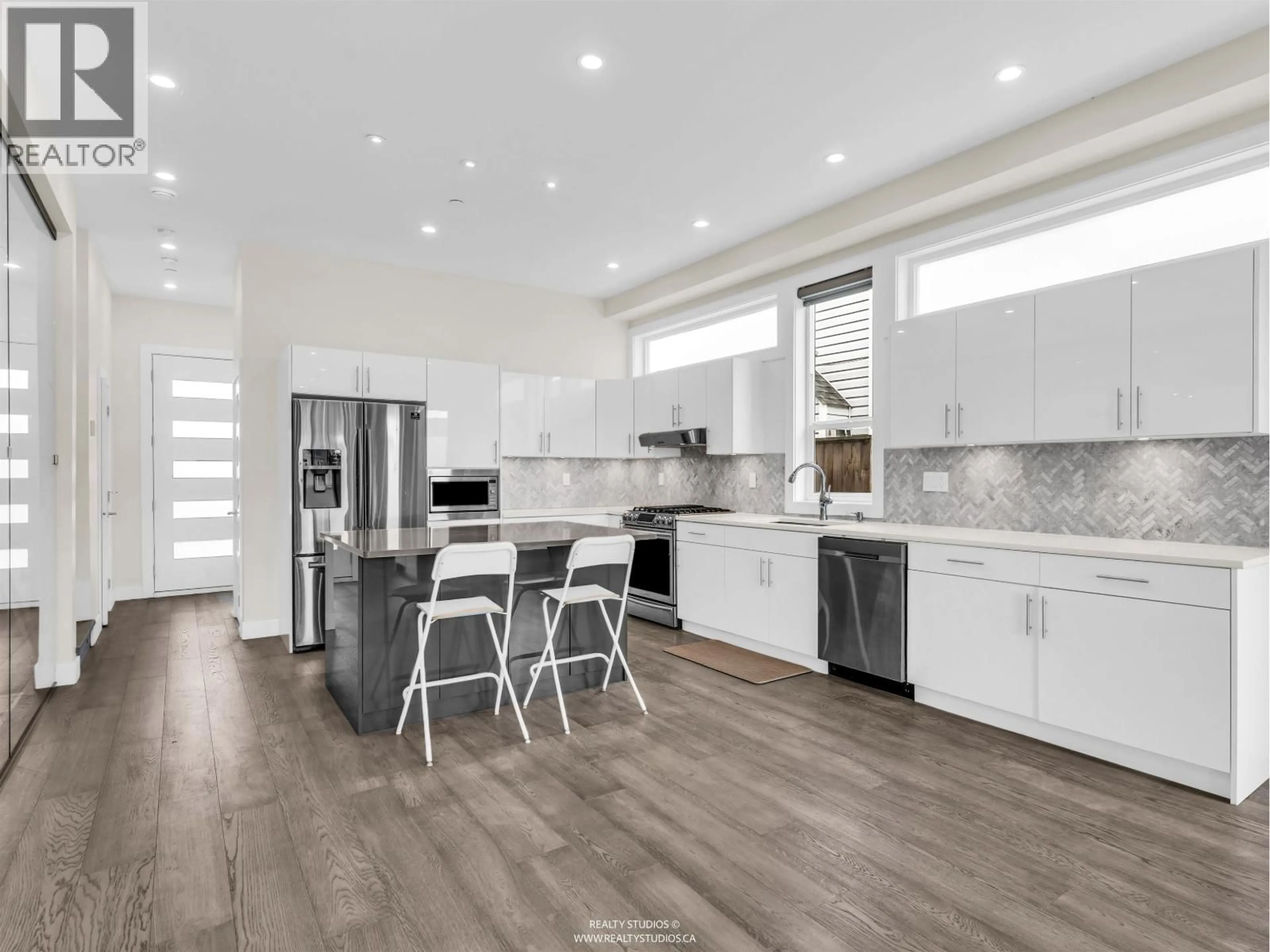 Open concept kitchen, unknown for 409 KEITH ROAD, North Vancouver British Columbia V7M1M2