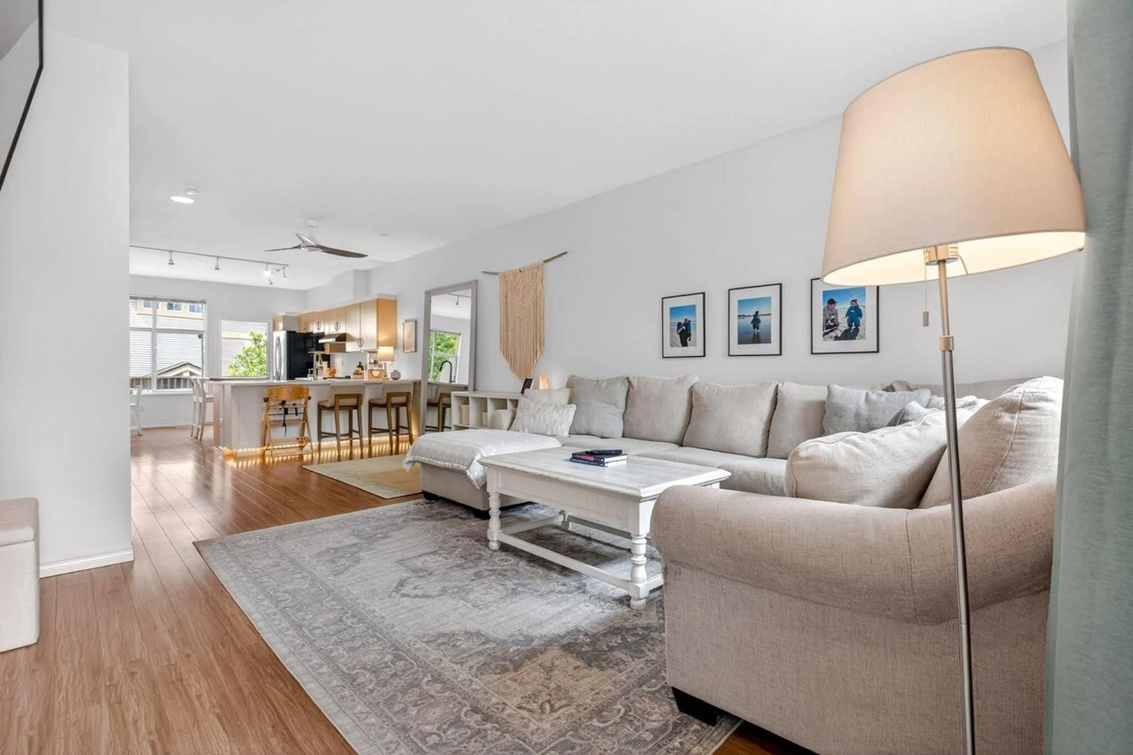 Living room with furniture, unknown for 56 - 14959 58 AVENUE, Surrey British Columbia V3S9Y9