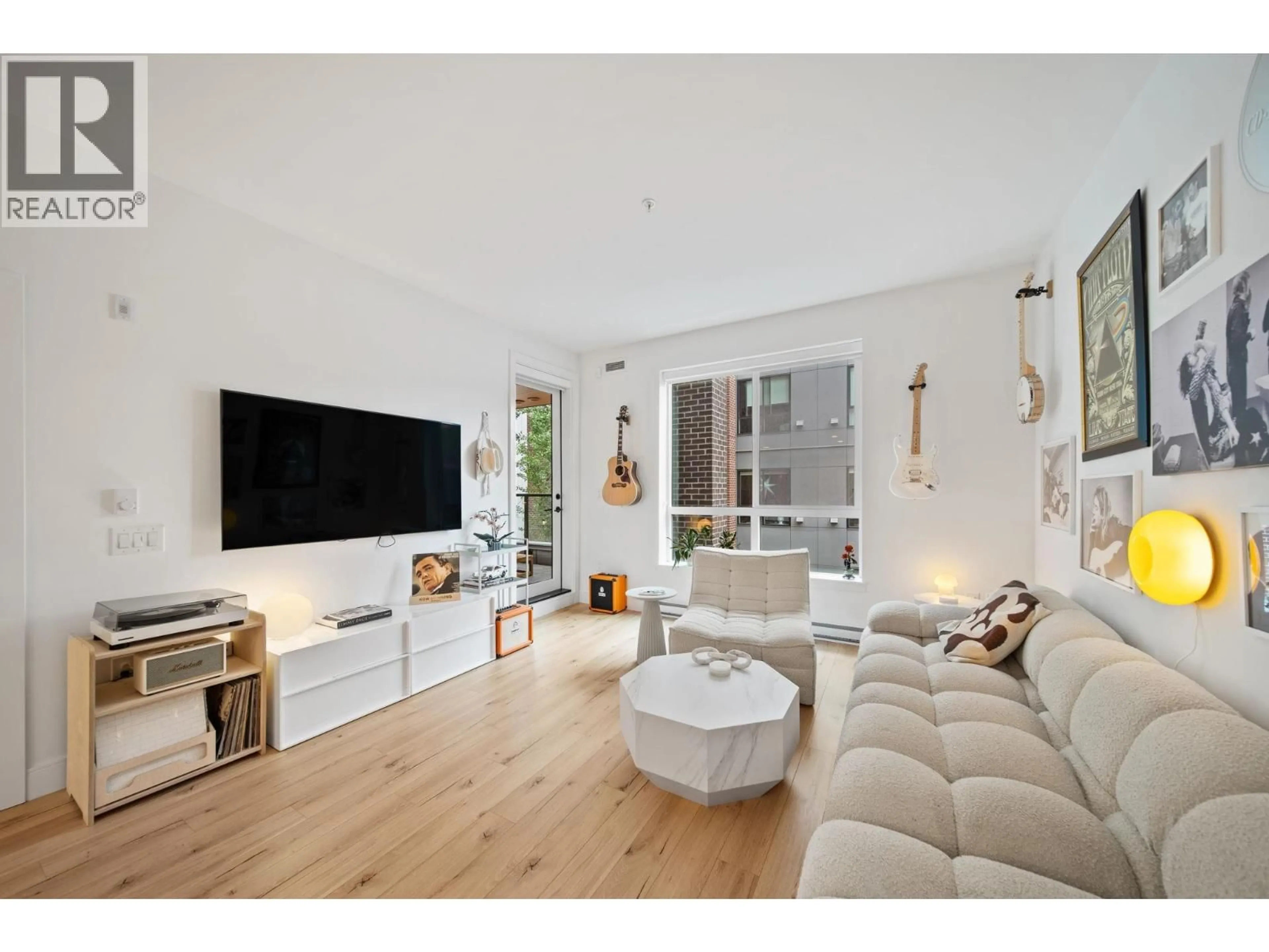 Living room with furniture, unknown for 222 - 3131 MURRAY STREET, Port Moody British Columbia V3H0L9