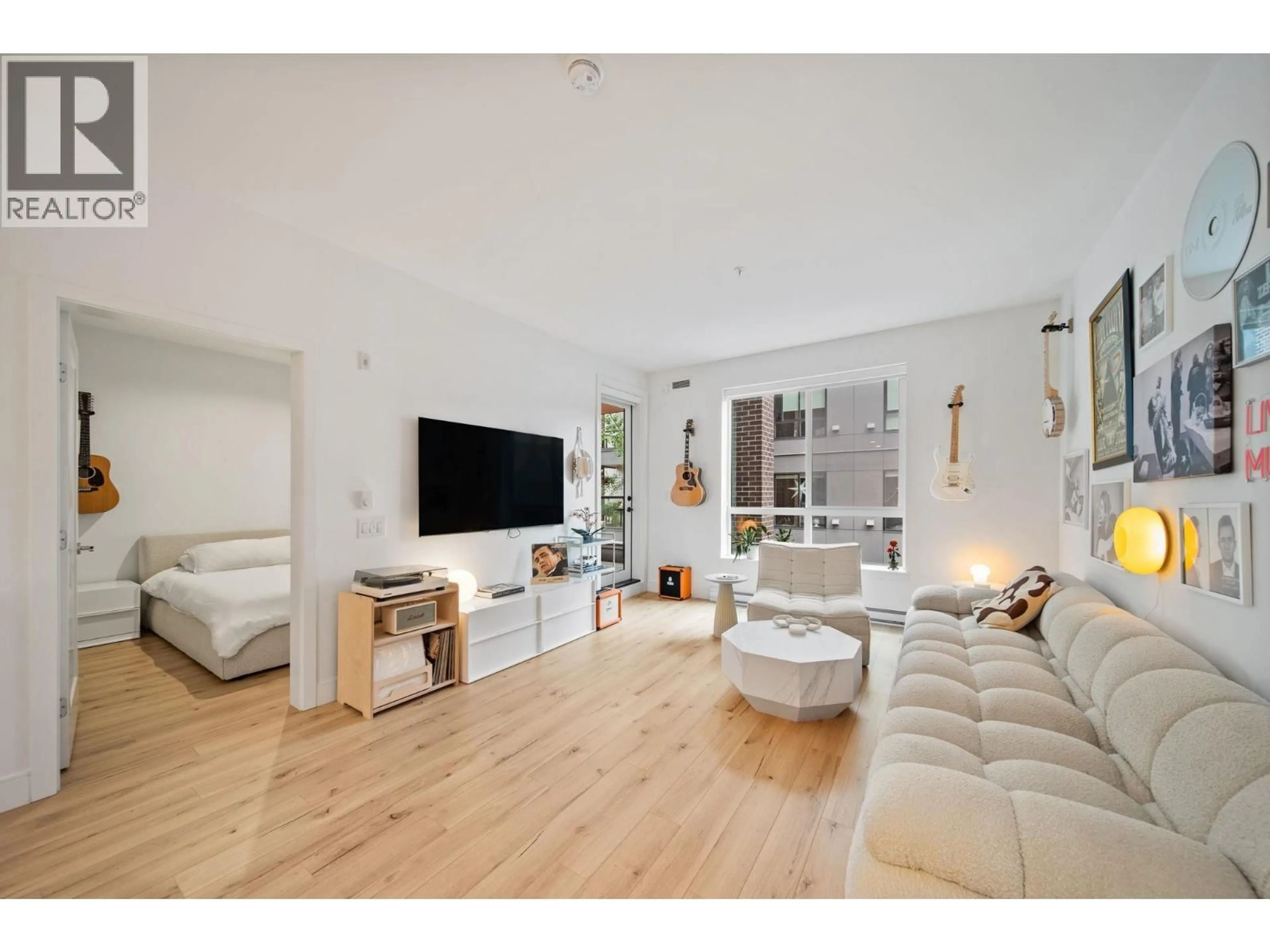 Living room with furniture, unknown for 222 - 3131 MURRAY STREET, Port Moody British Columbia V3H0L9