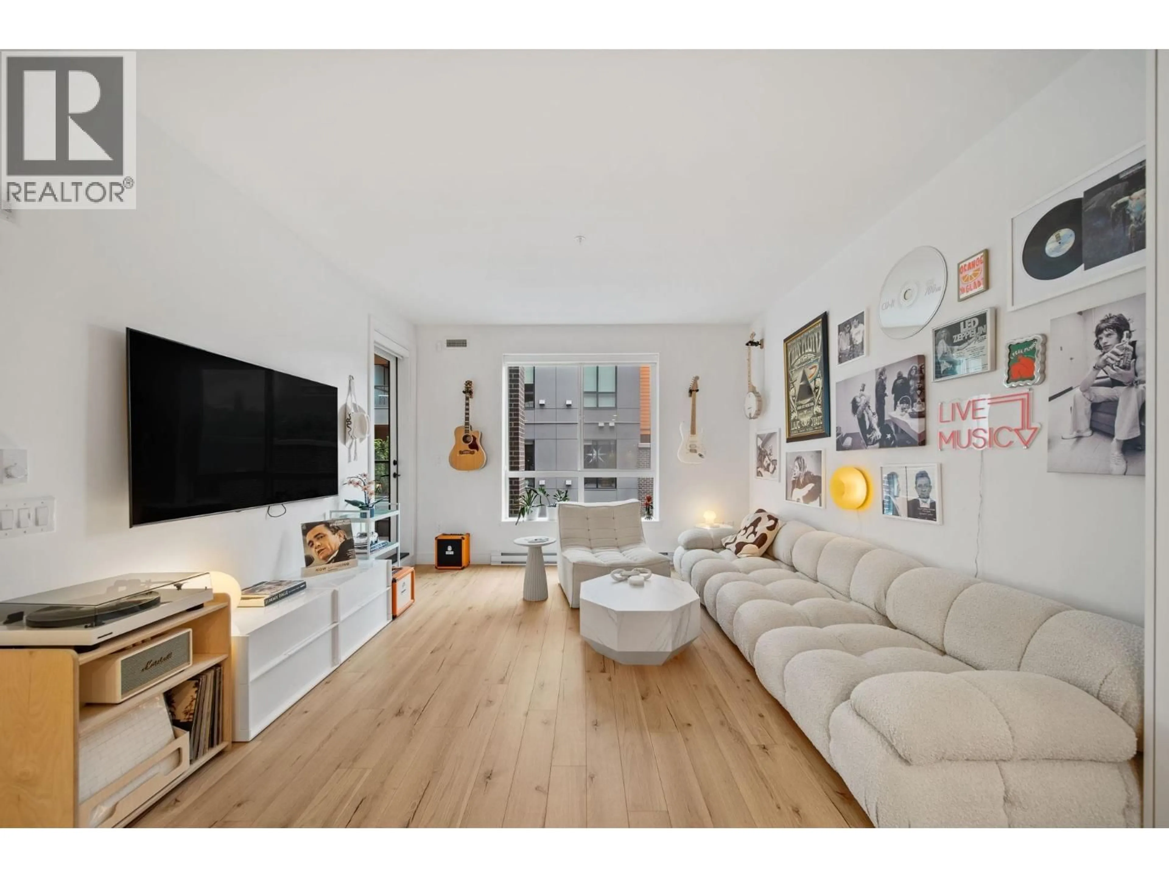 Living room with furniture, unknown for 222 - 3131 MURRAY STREET, Port Moody British Columbia V3H0L9