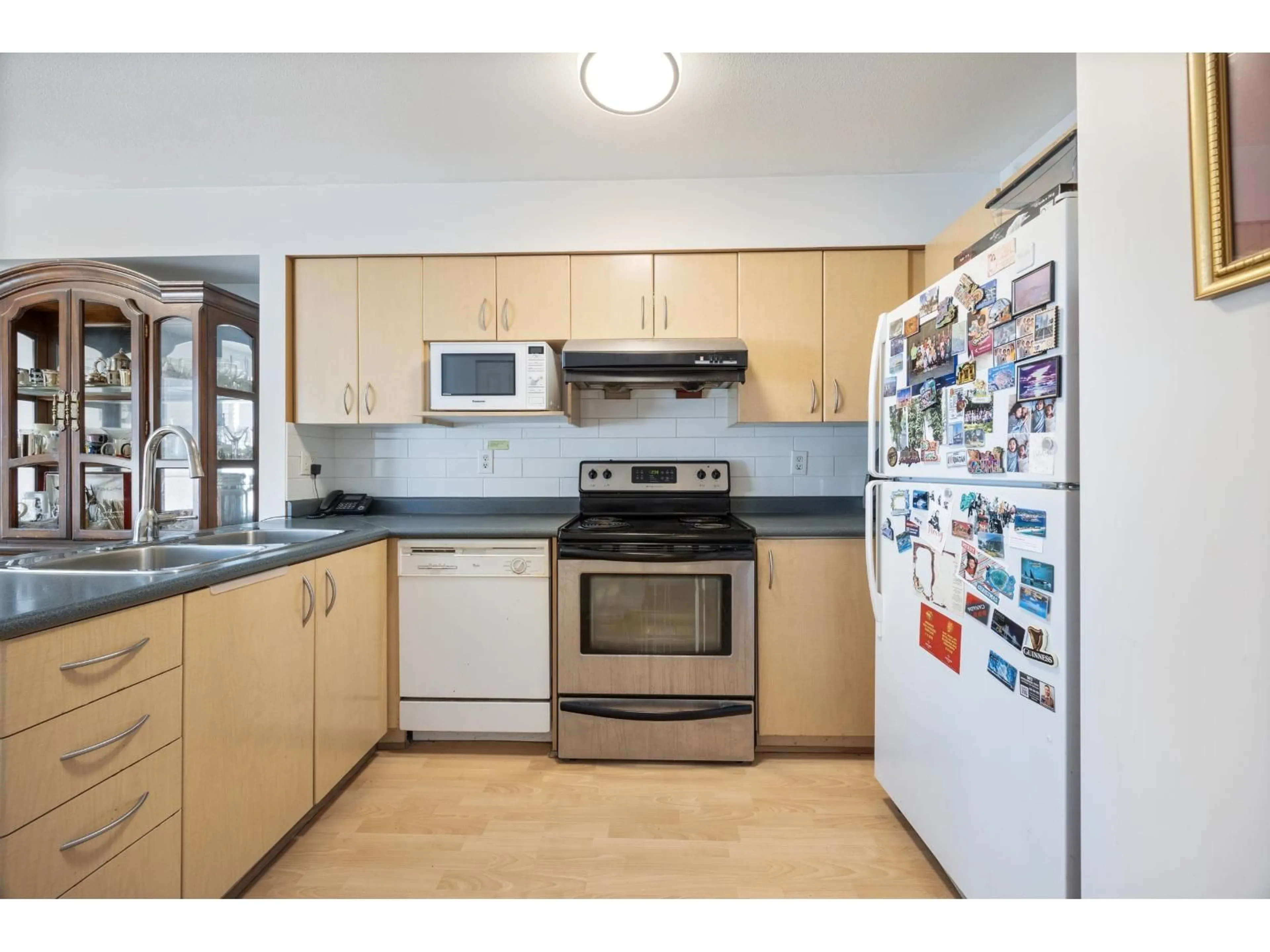 Standard kitchen, unknown for 22 - 15355 26 AVENUE, Surrey British Columbia V4P1C4