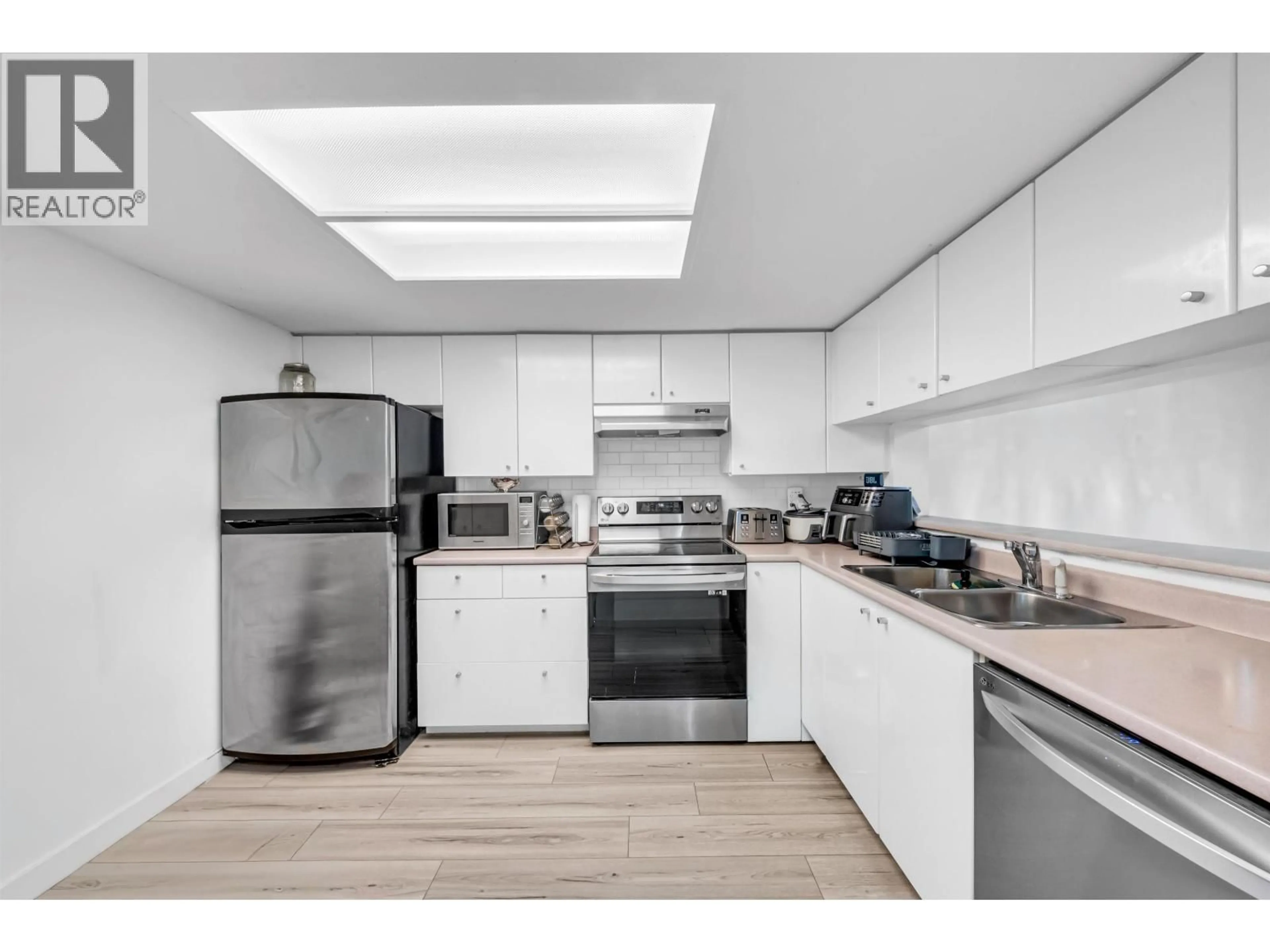 Standard kitchen, unknown for 208 - 1196 PIPELINE ROAD, Coquitlam British Columbia V3B7Z6