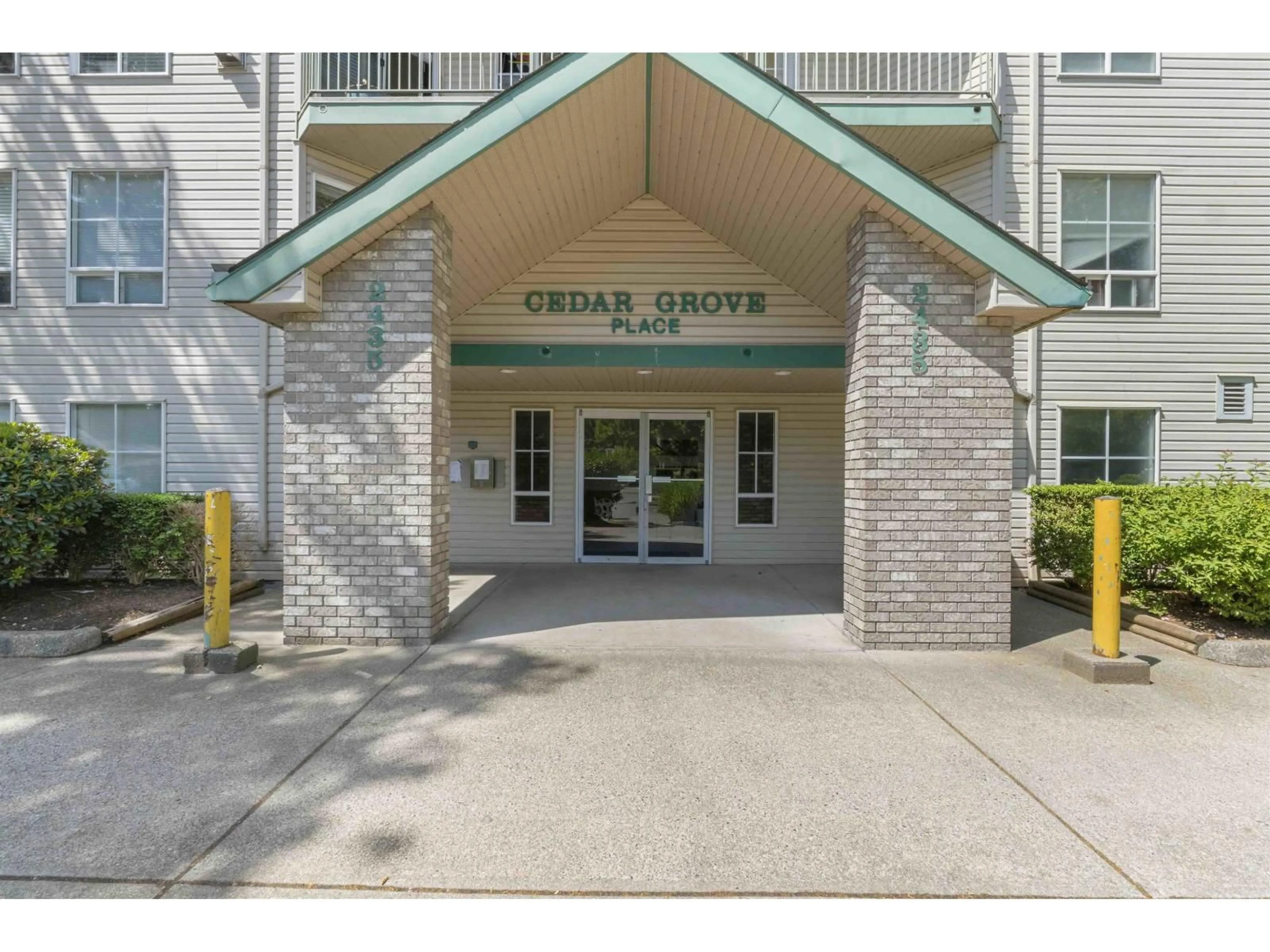 Indoor foyer for 405 - 2435 CENTER STREET, Abbotsford British Columbia V2T2N4