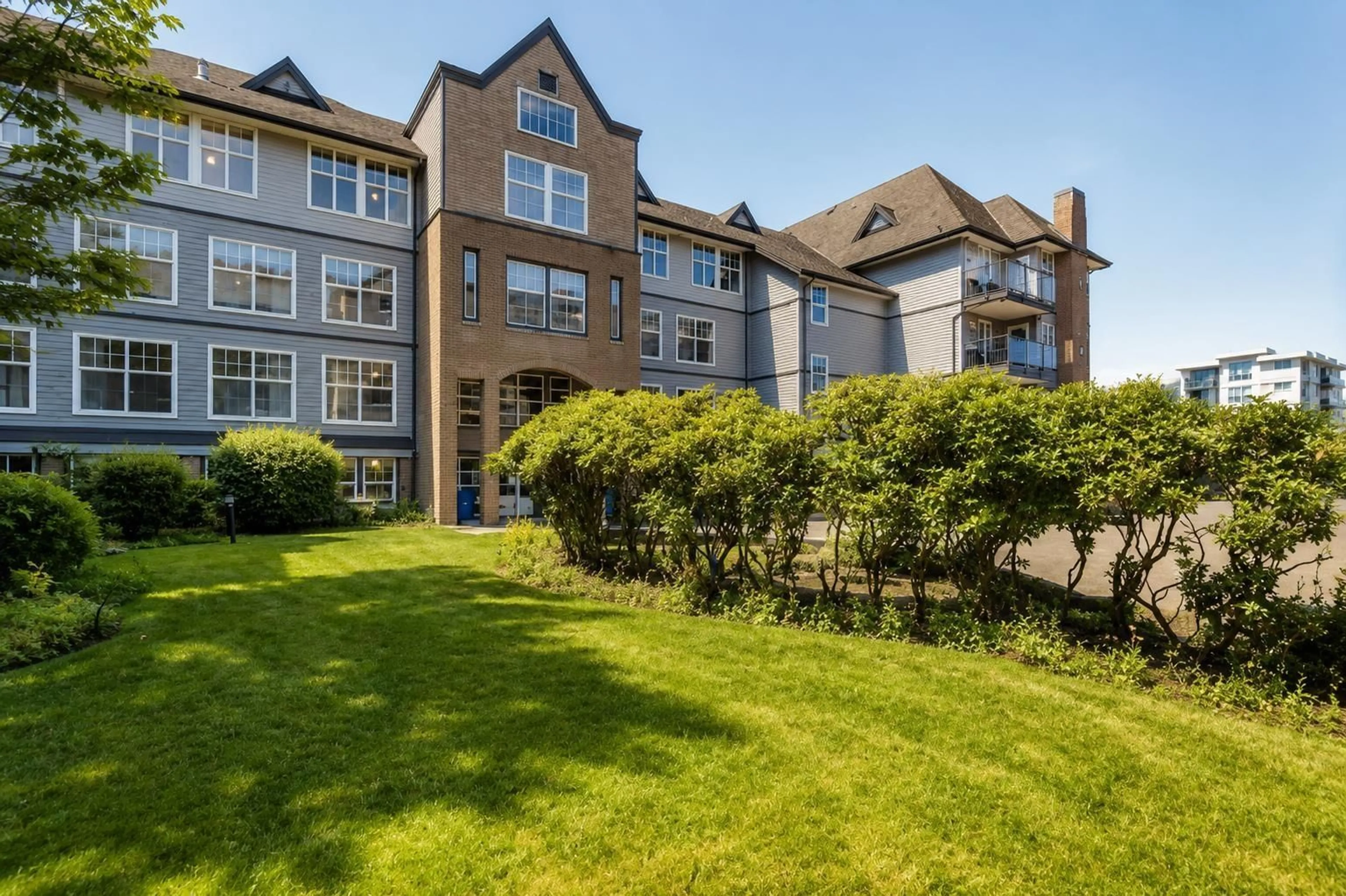 Unknown for 424 - 20200 56 AVENUE, Langley British Columbia V3A8S1