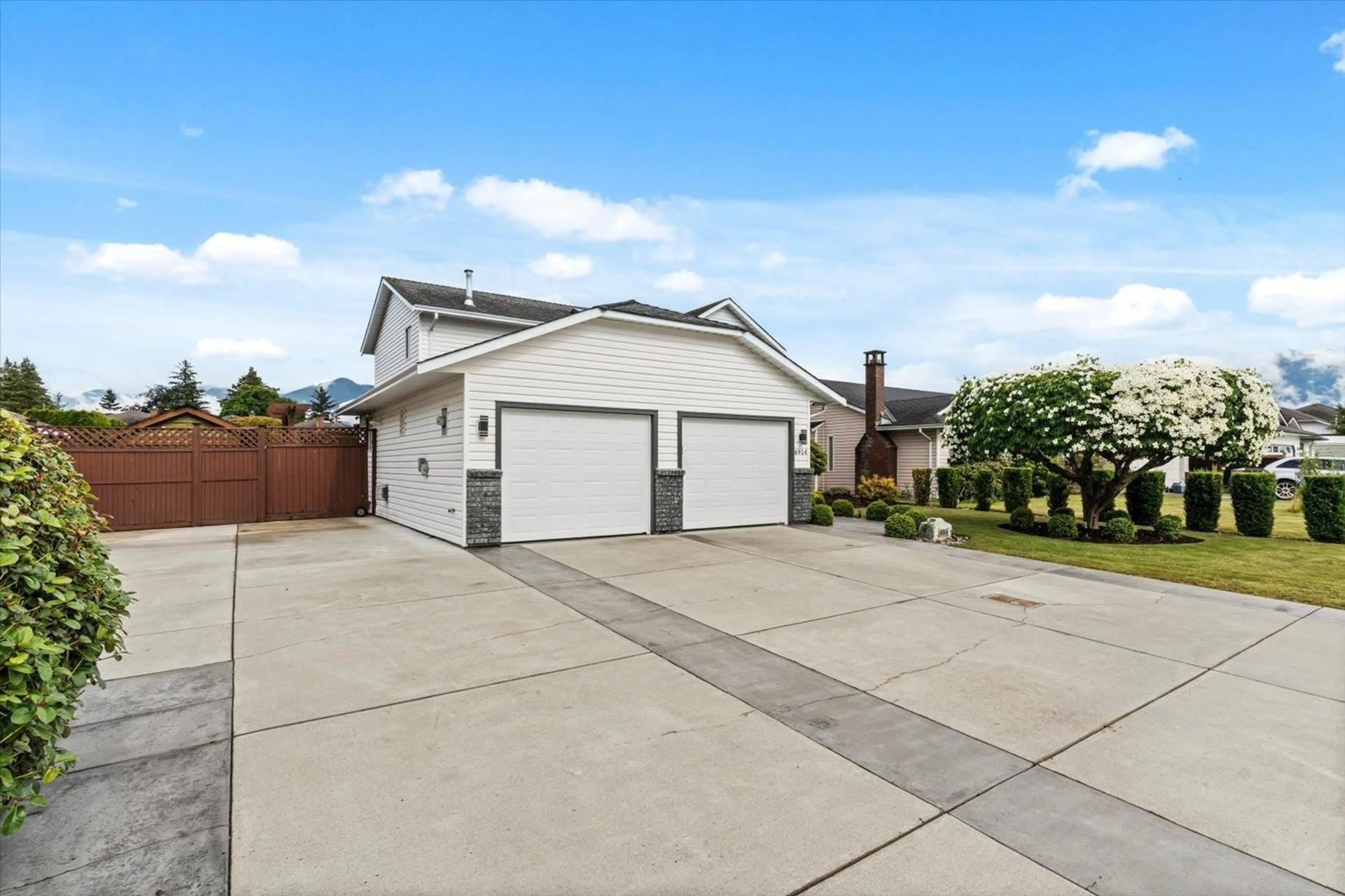 Home with vinyl exterior material, street for 6914 GLENEDEN STREET, Chilliwack British Columbia V2R2T2