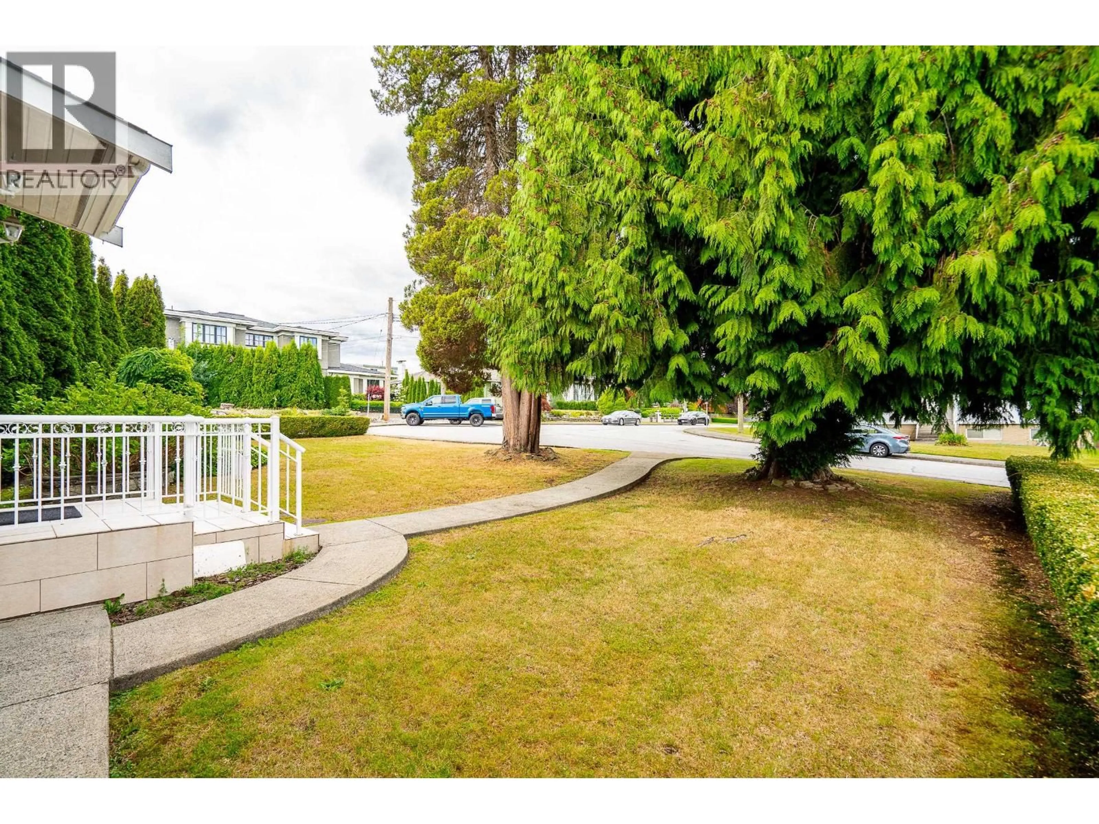 A pic from outside/outdoor area/front of a property/back of a property/a pic from drone, unknown for 6565 SUMAS DRIVE, Burnaby British Columbia V5B2V1
