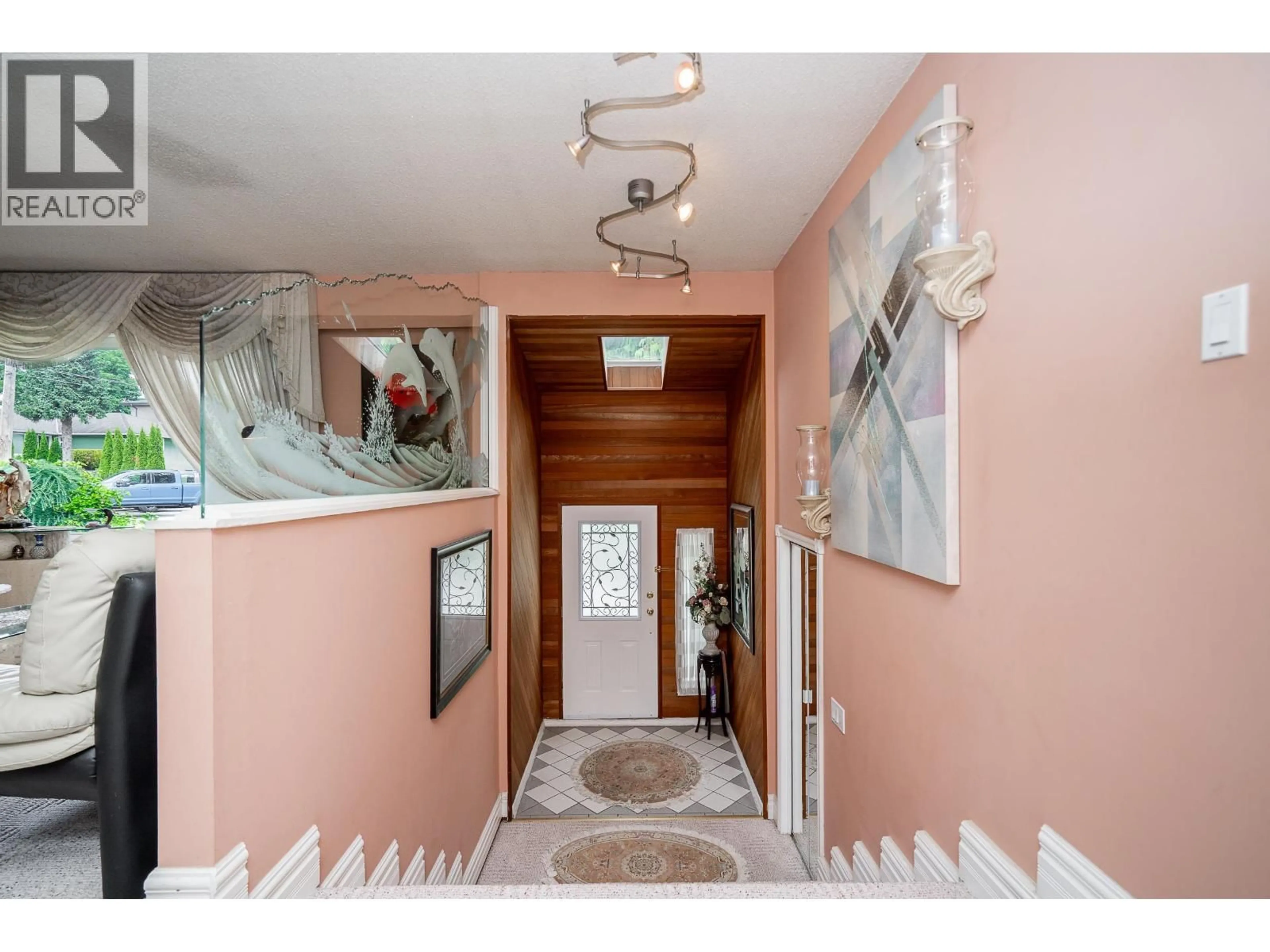 Indoor foyer for 6565 SUMAS DRIVE, Burnaby British Columbia V5B2V1