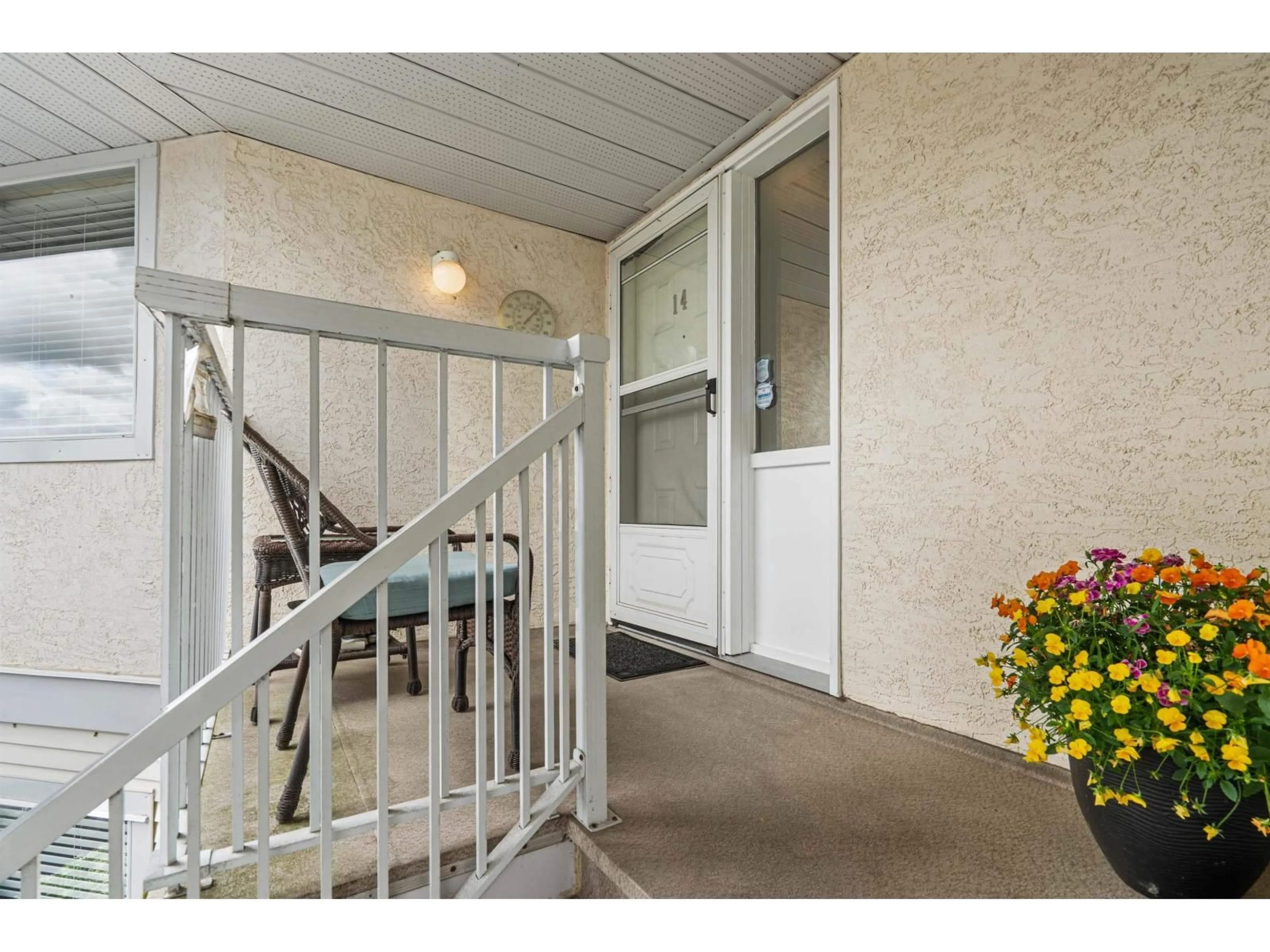 Indoor foyer for 14 - 2475 EMERSON STREET, Abbotsford British Columbia V2T4W5