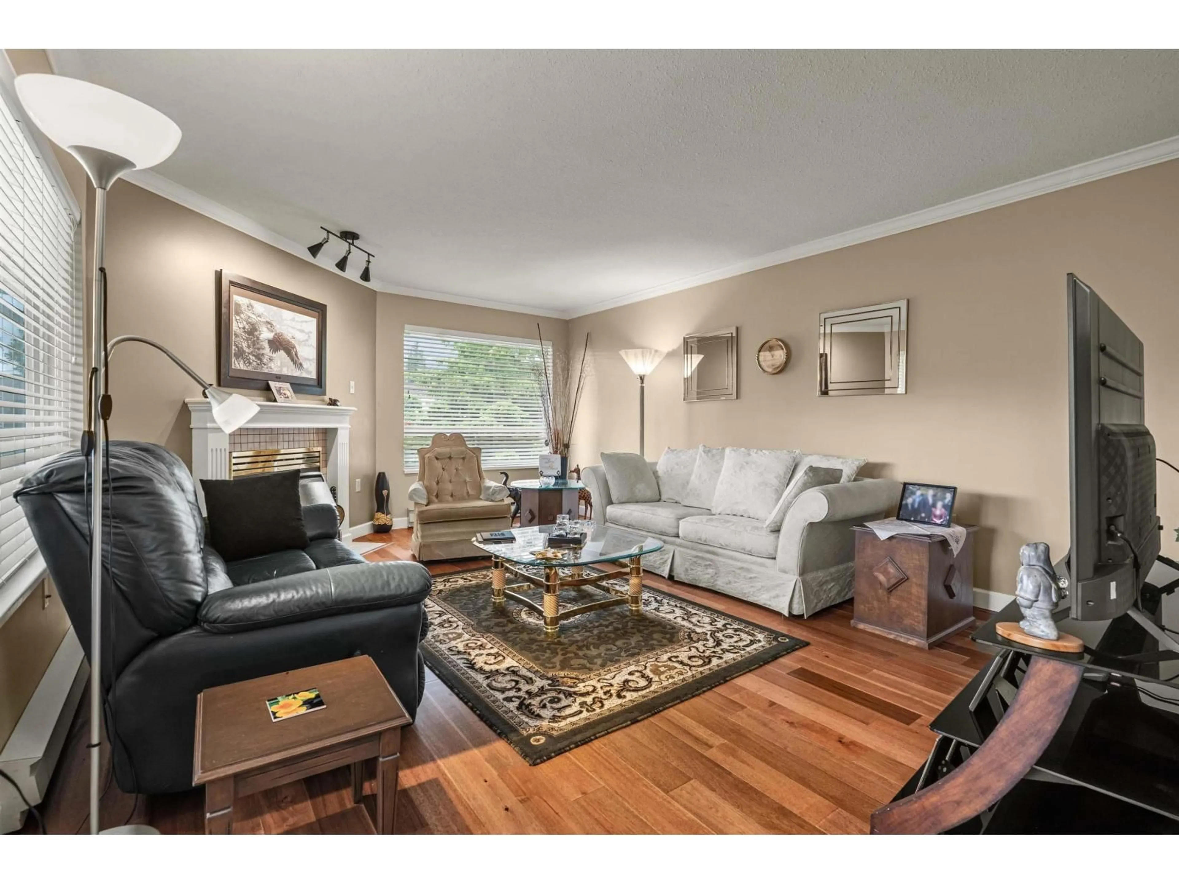 Living room with furniture, wood/laminate floor for 14 - 2475 EMERSON STREET, Abbotsford British Columbia V2T4W5