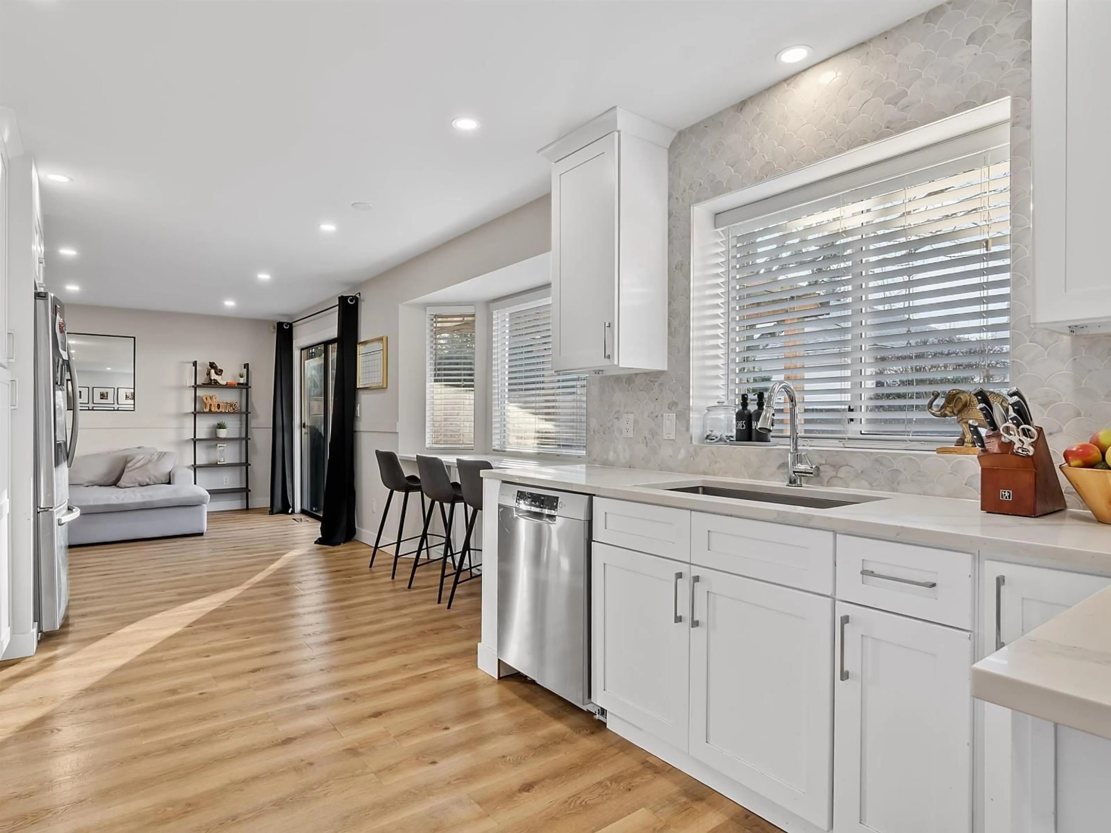 Open concept kitchen, ceramic/tile floor for 6323 171A STREET, Surrey British Columbia V3S7G4
